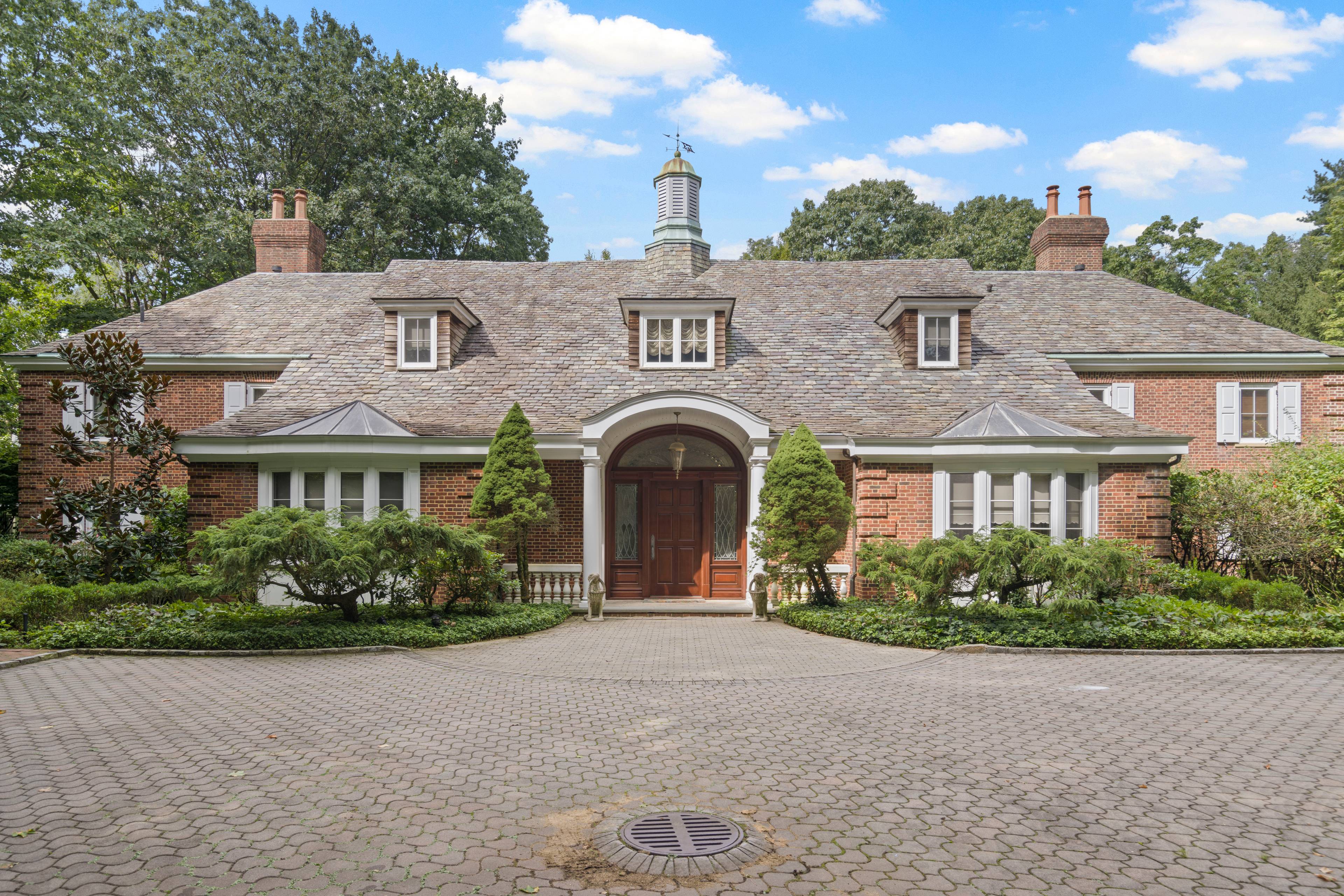 Stunning 2.55 Acre Estate  in Roslyn Harbor