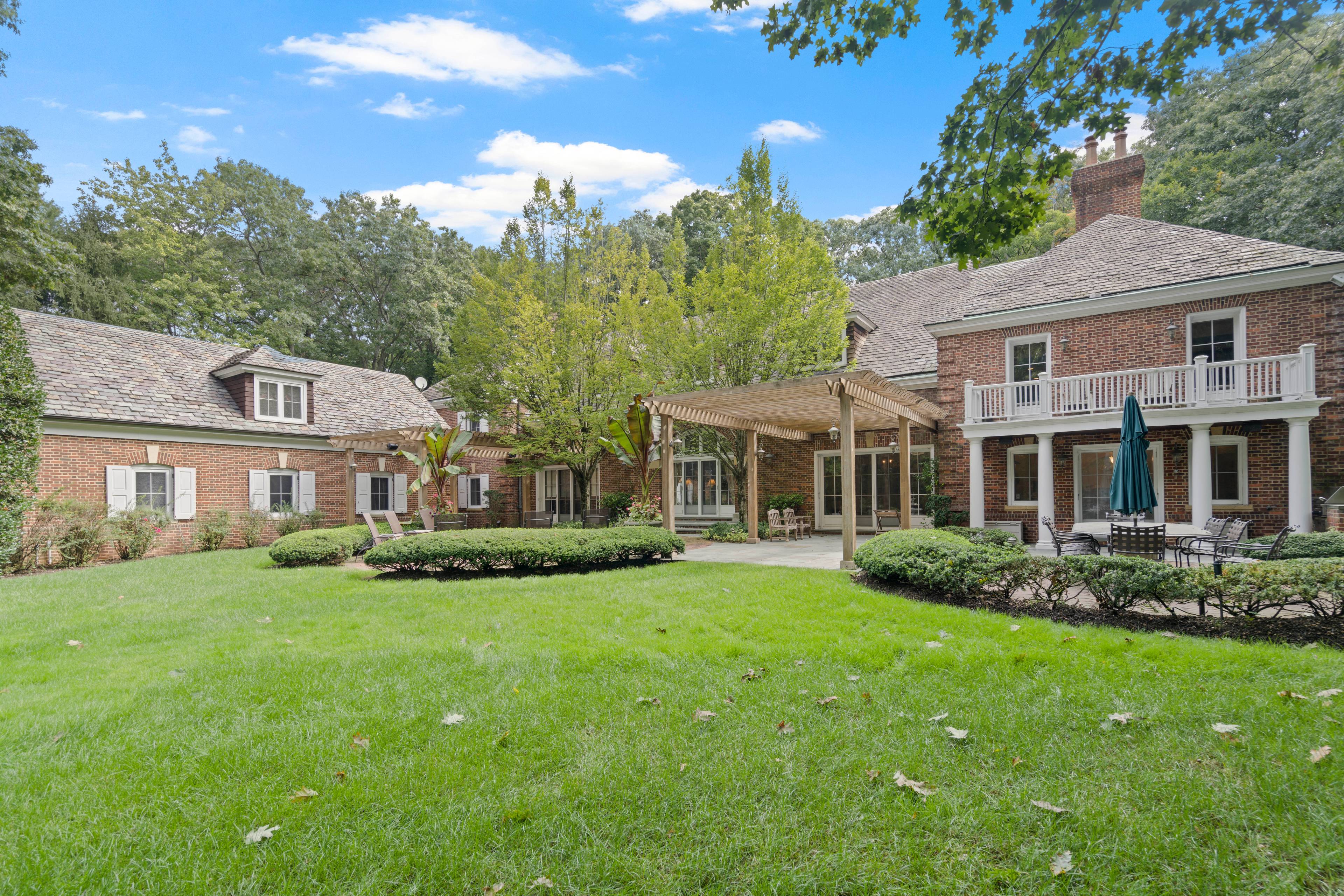 Stunning 3.80 Acre Estate  in Roslyn Harbor