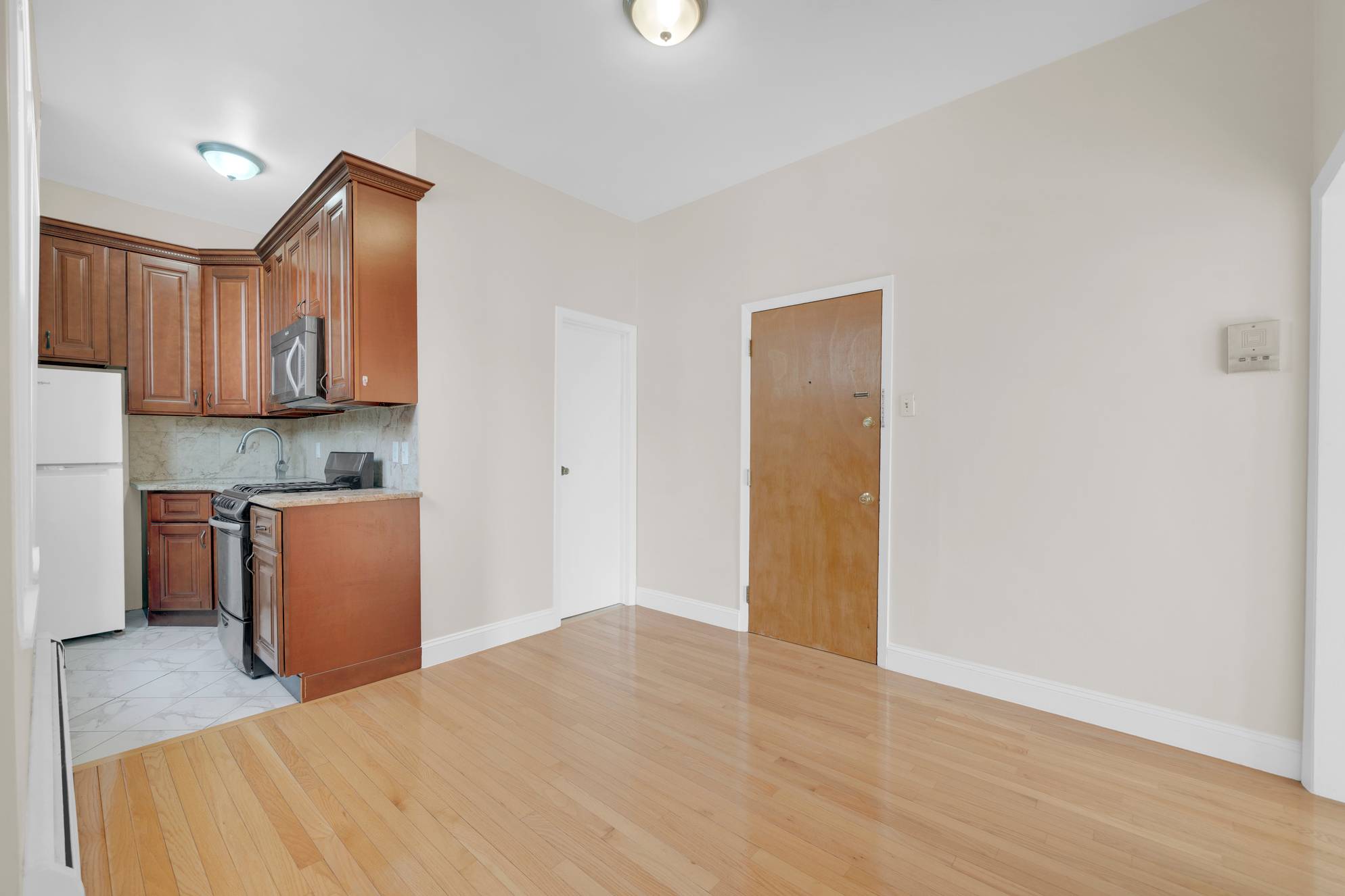 Newly Updated 1BR/1BA Apartment, Stainless Steel Appliances, Laundry On Site, No Brokers Fees