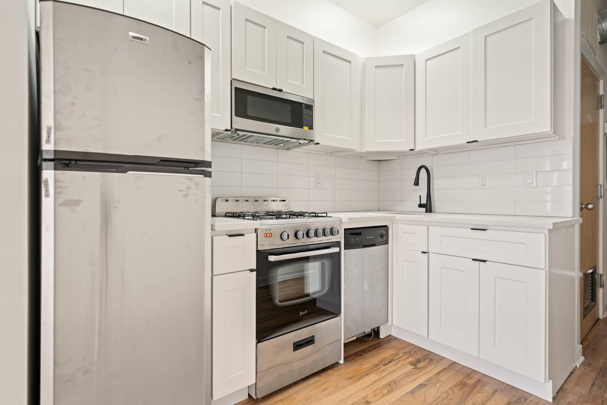Newly Renovated Beautiful Open 1 Bedroom Apartment in Hoboken NJ. Laundry in Unit, Central AC & Heat and Shared Backyard Space! Pets Welcome!
