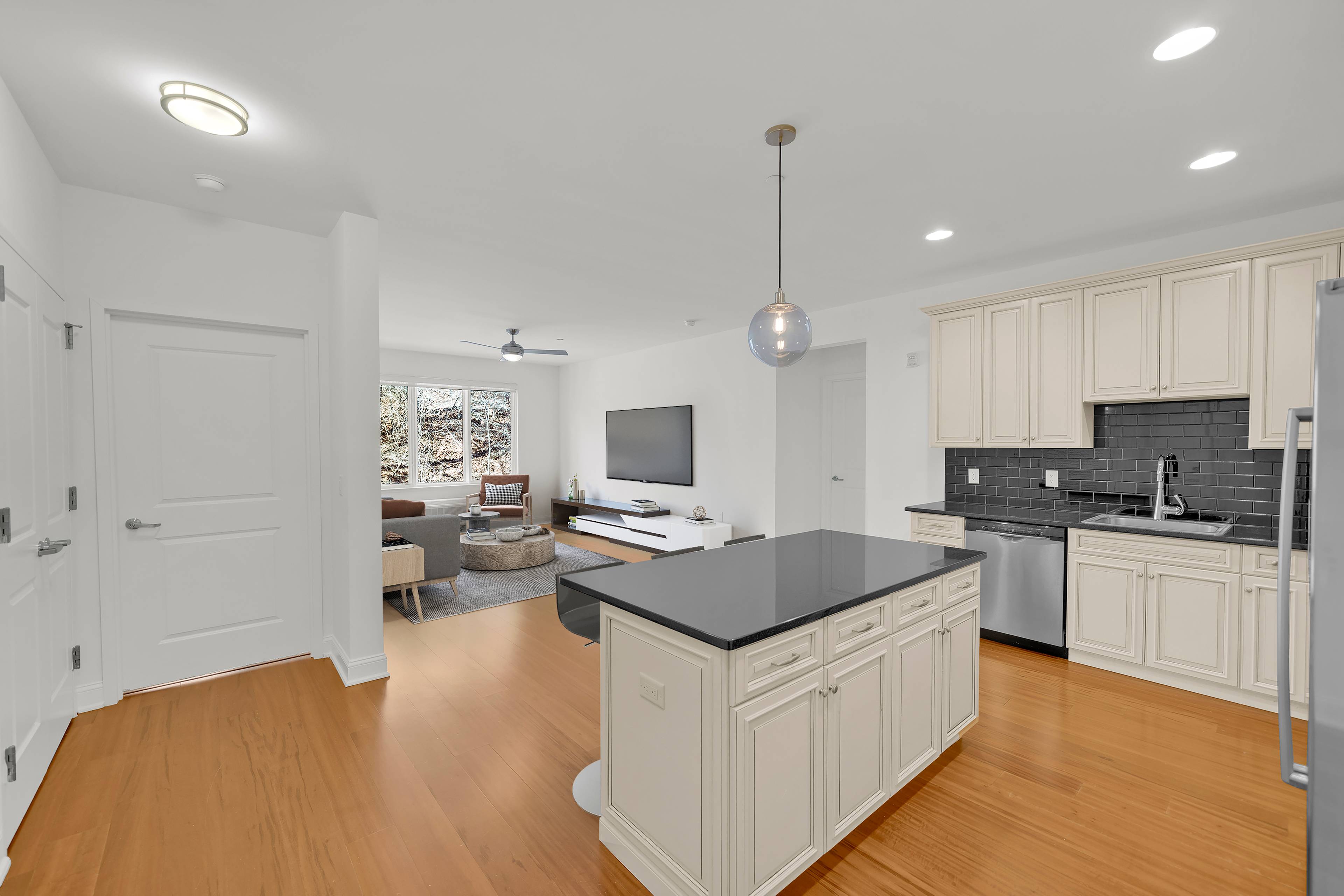 Residence 517 Now Available at the Infinity Edgewater!  No Broker Fees! Washer/Dryer In Unit!