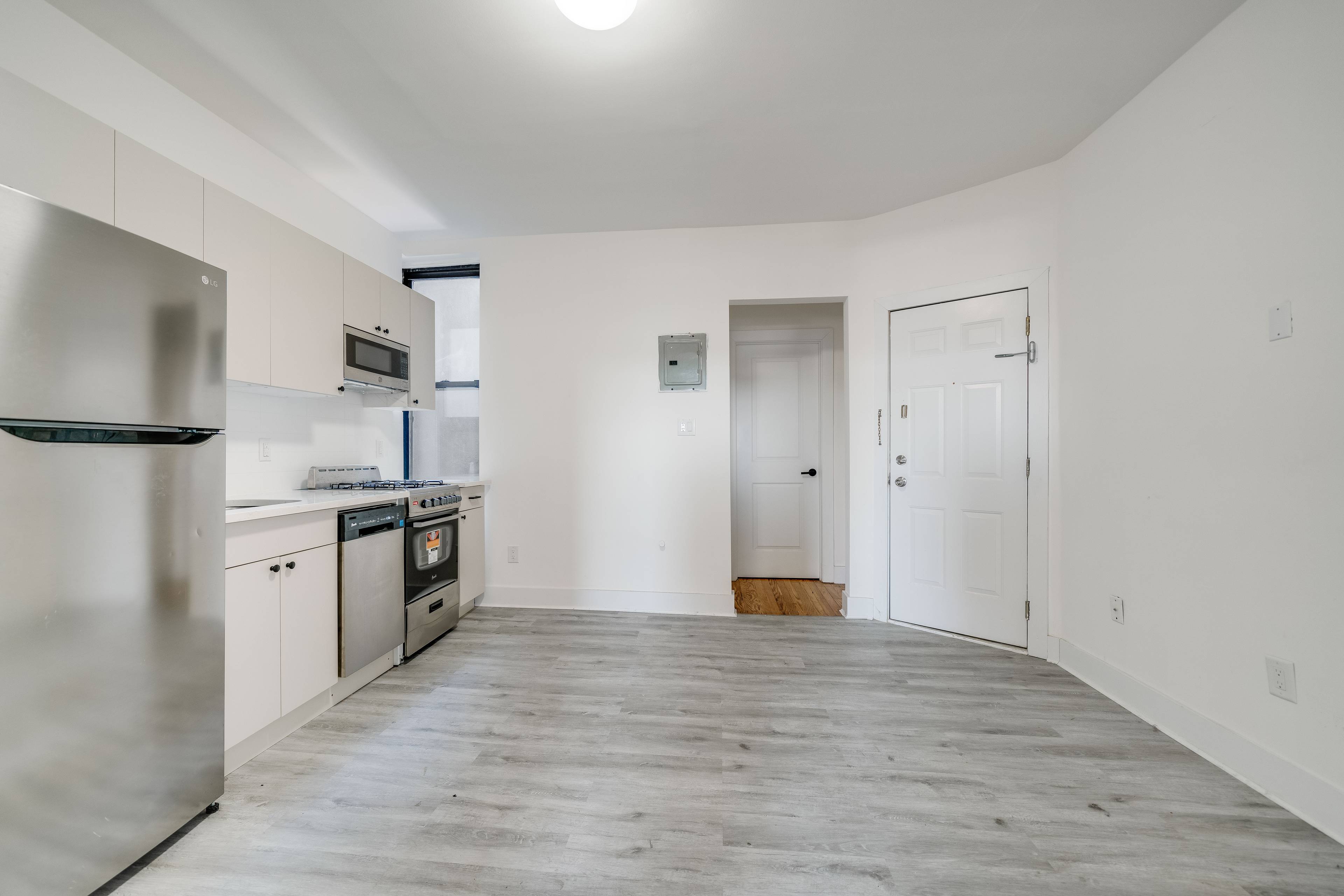 1 Bedrooms Apartment located at 335 Garden Street in Hoboken NJ!  Washer/Dryer Combo Unit In Unit!