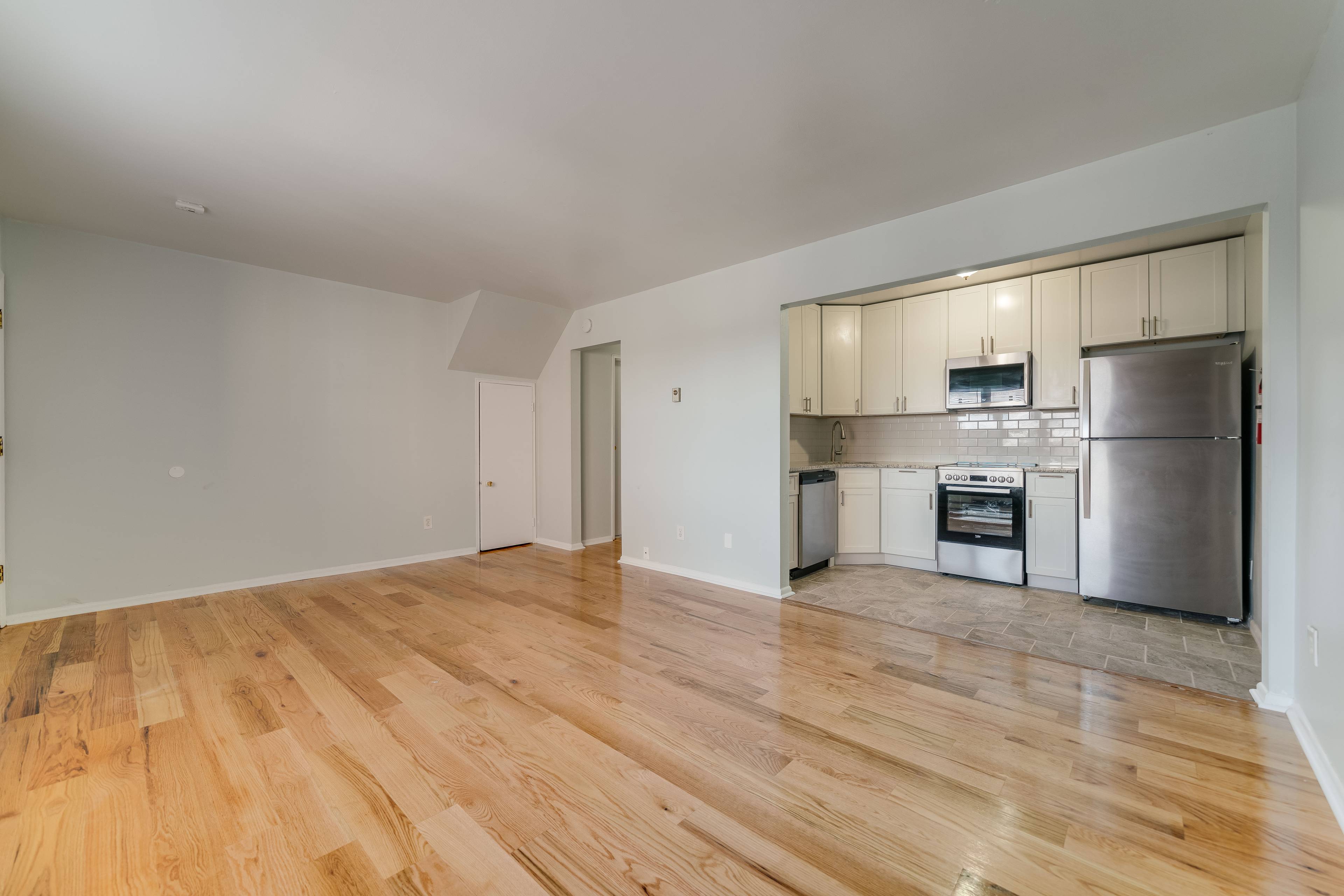 Renovated studio in Hackensack!