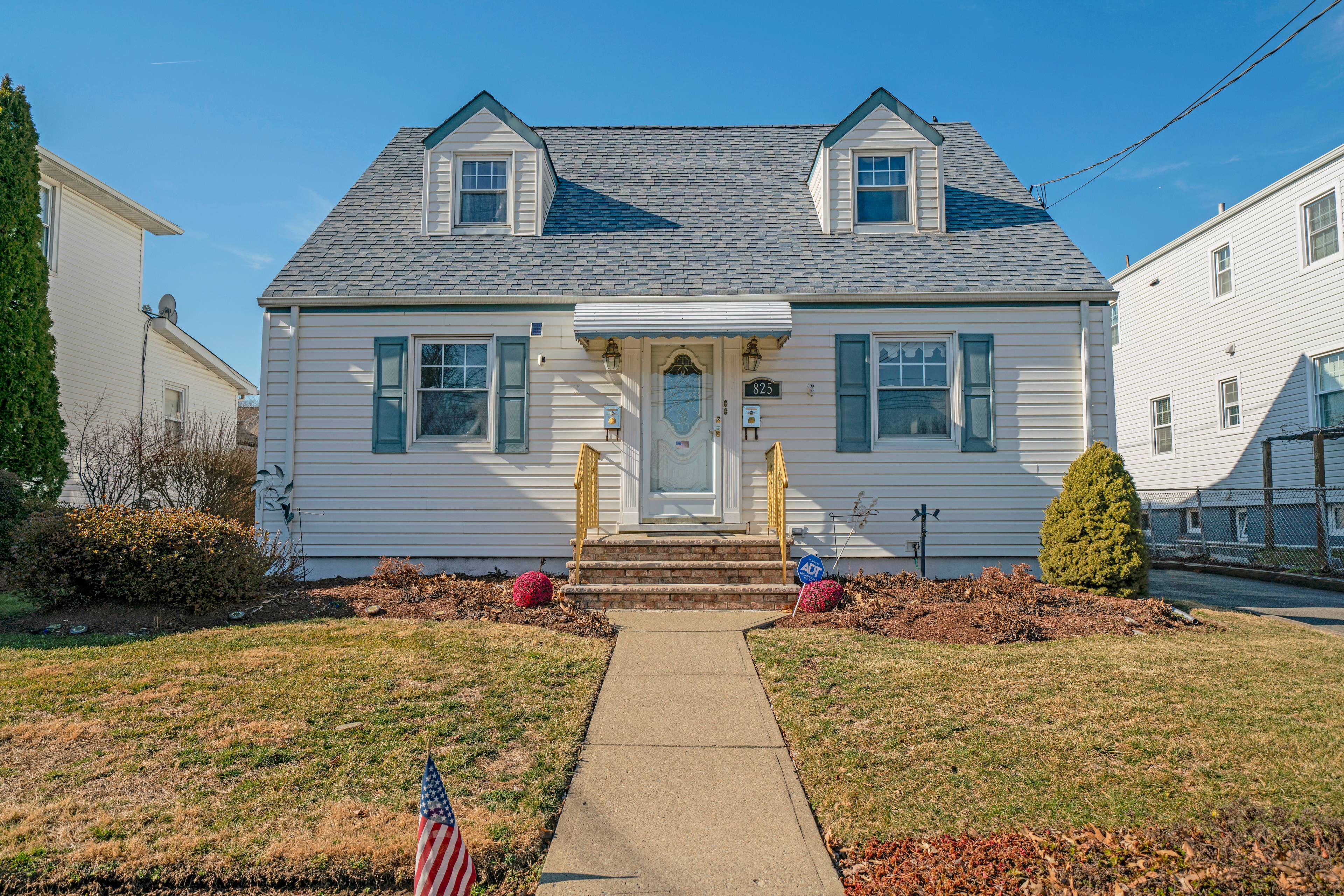 2 Family Home in Kearny, NJ- 15 Miles from Manhattan
