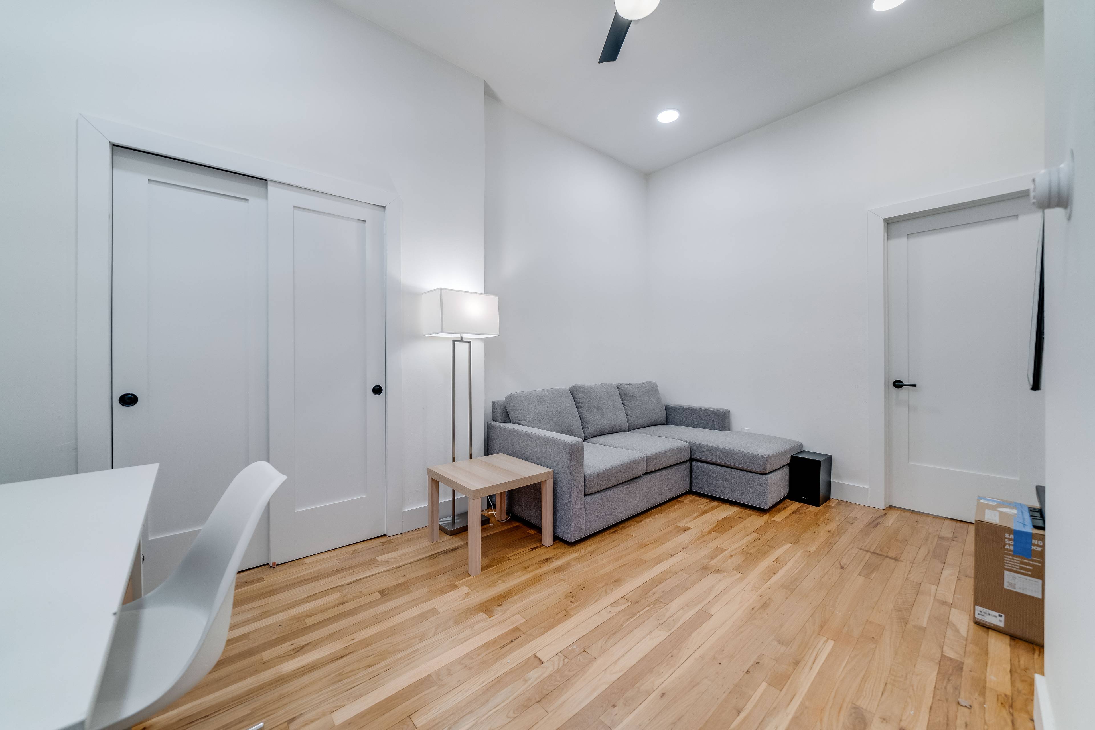 Newly Renovated 1 Bedroom Apartment with Private Backyard!  Laundry in the Building.  Pets Welcome.