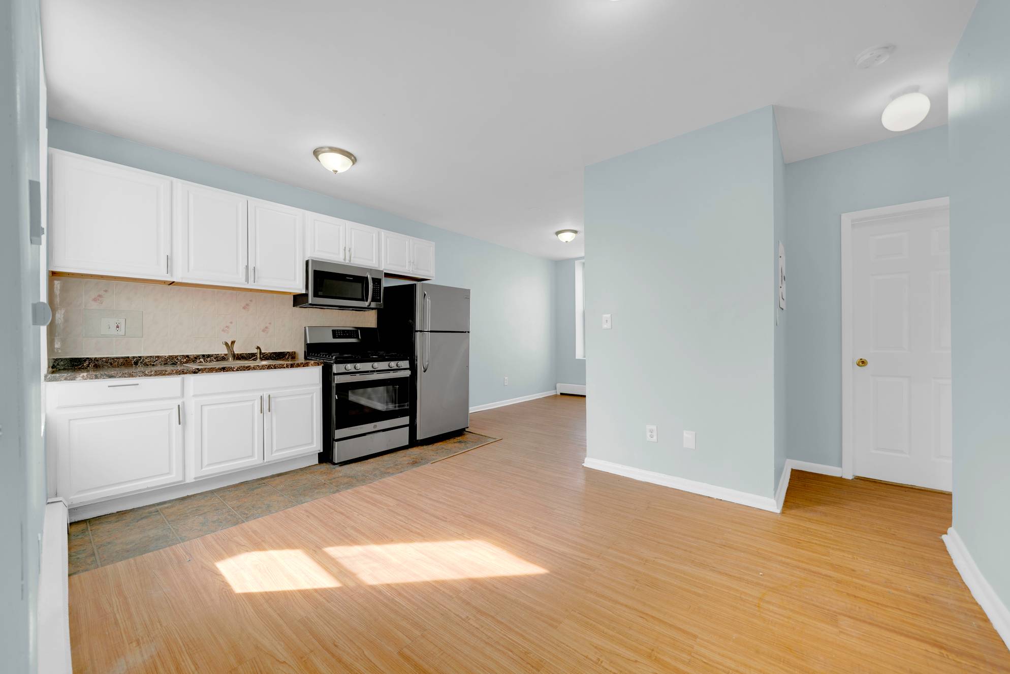 3 Bedroom Apartment located in Union City.  Stainless Steel Appliances.  No Brokers Fees