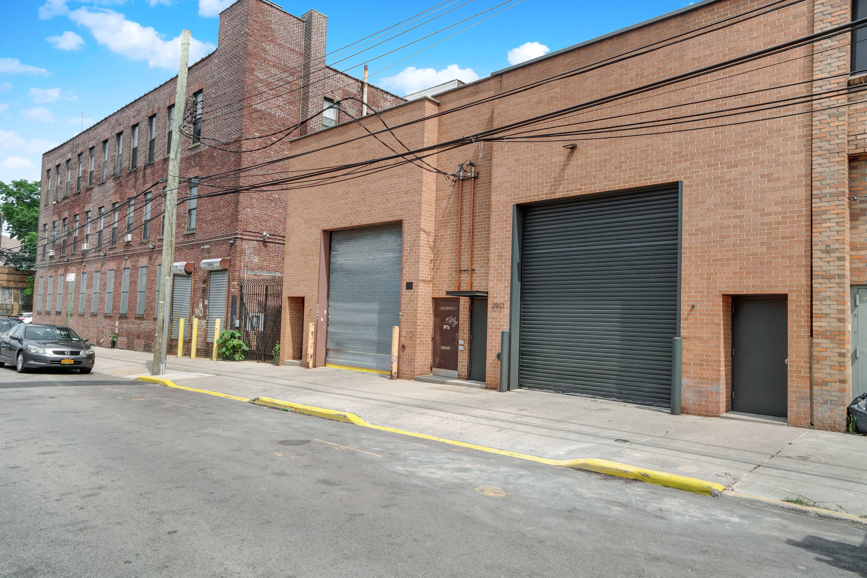 Long Island City: Industrial Space For Lease - 8,750 SF - M1-2 Zoning - 2 Blocks to 59th Street Bridge