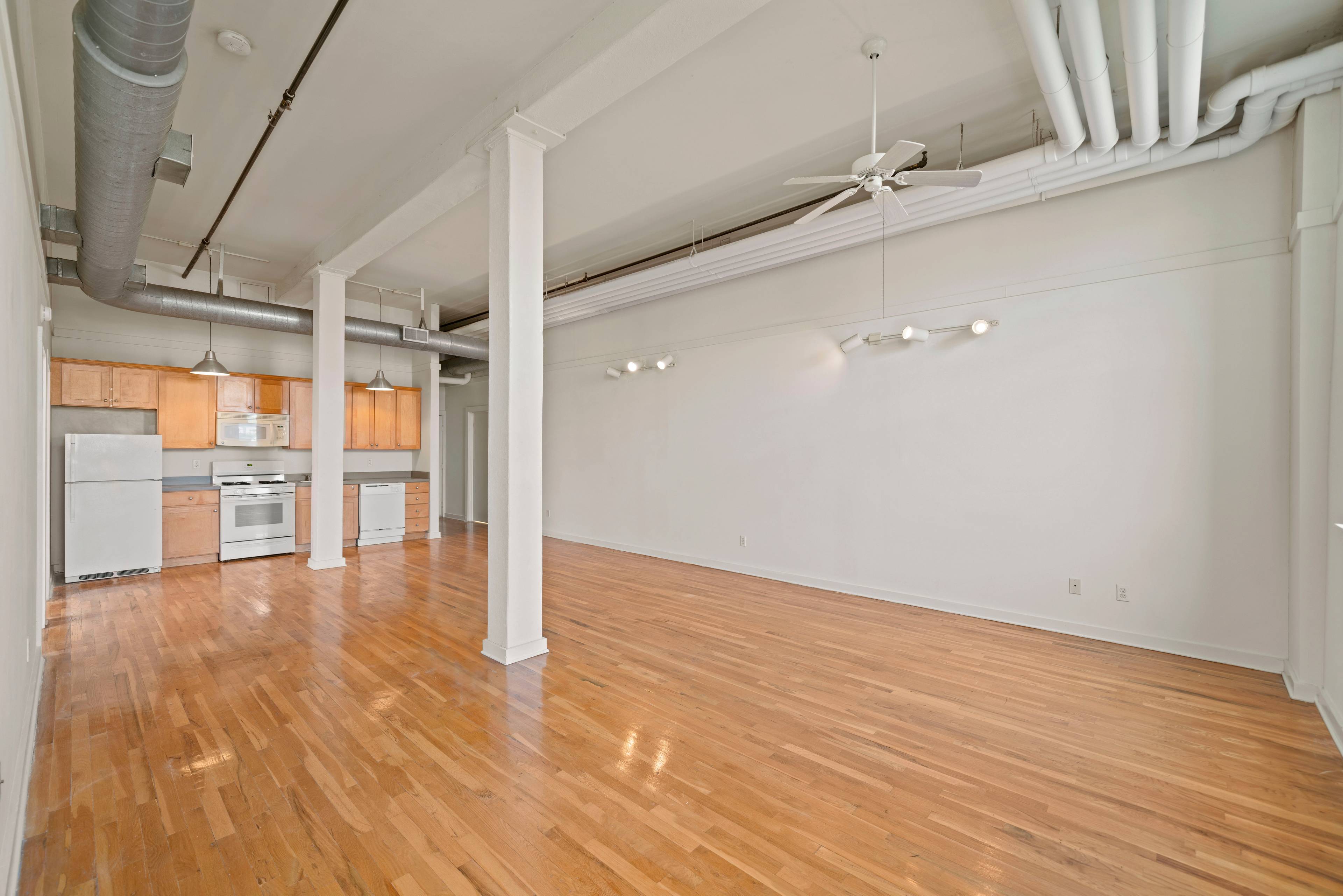 Renovated 2 Bedrroms 1 Full Bath Uptown Hoboken-Central AC/Heat- Laundry on Site- Elevator!