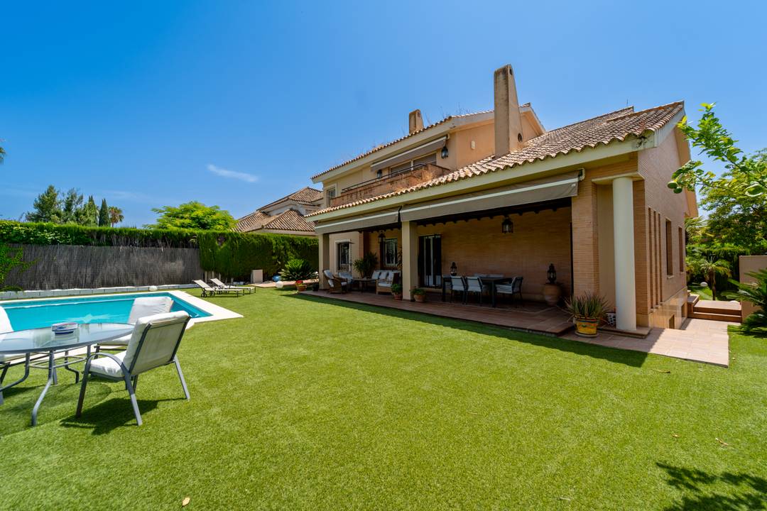Spacious 5 bedroom villa in El Zaudín - Golf Club