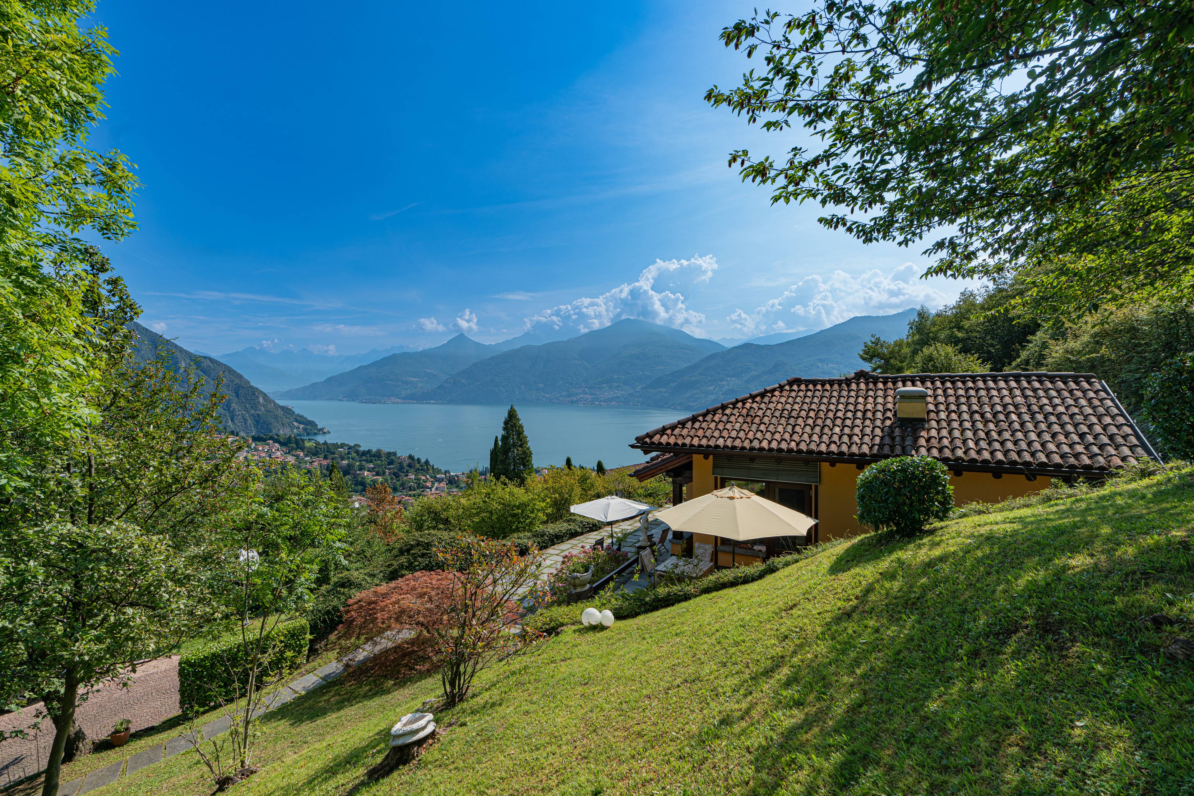 Menaggio villa next to Golf Club