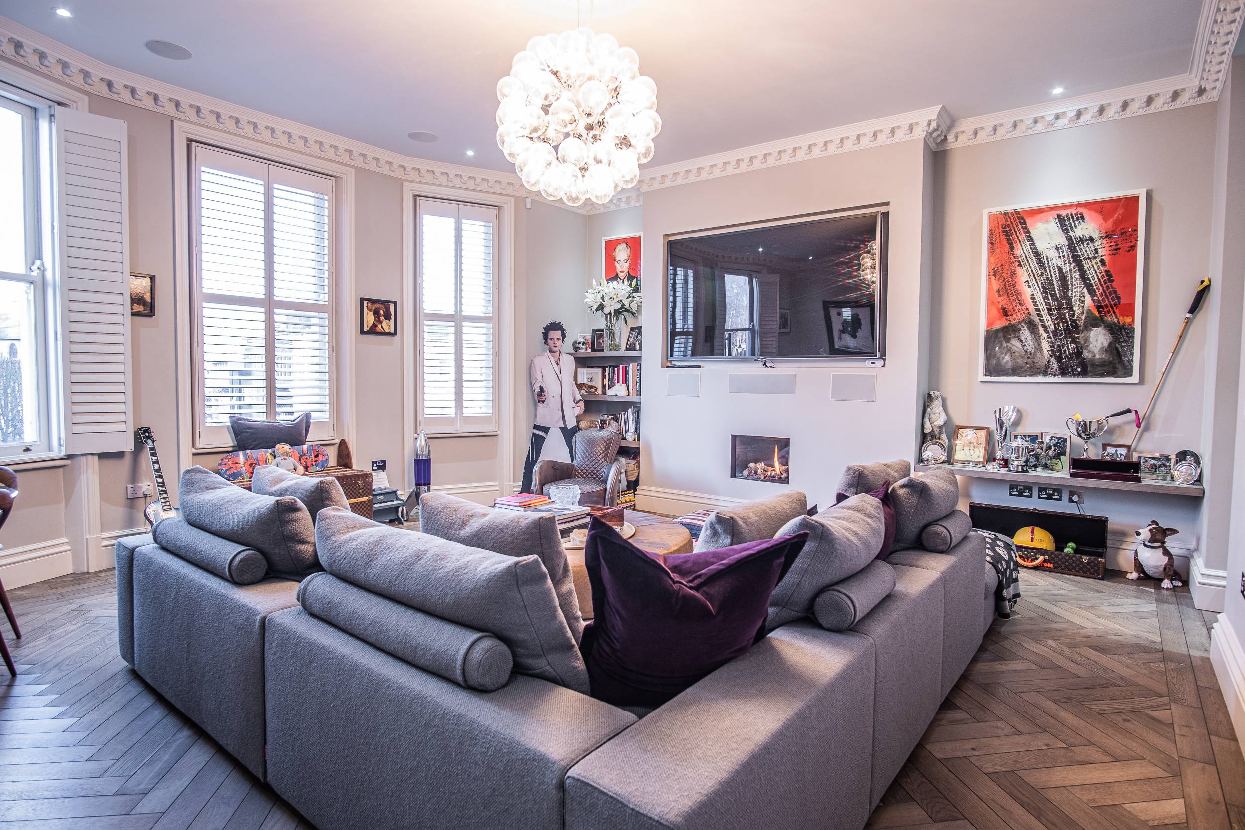 Luxurious 2 bed flat, located just metres from Harrods in the heart of Knightsbridge - glorious  views of Brompton Oratory, currently owned by famous polo athlete