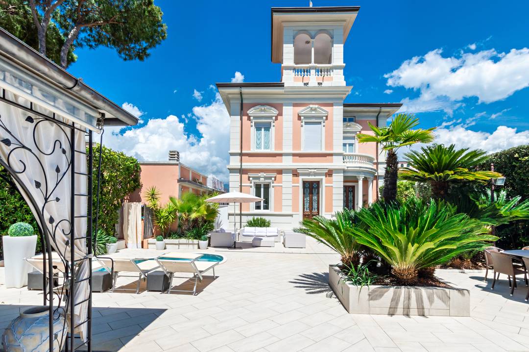 LIBERTY LUXURY VILLA | SEASIDE TUSCANY