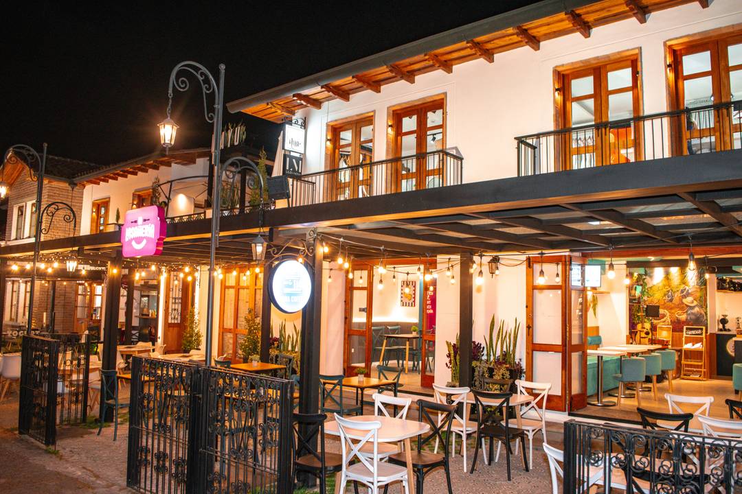 CASA SOLANO - PREMIER COMMERCIAL PLAZA FOR SALE IN CUENCA, ECUADOR