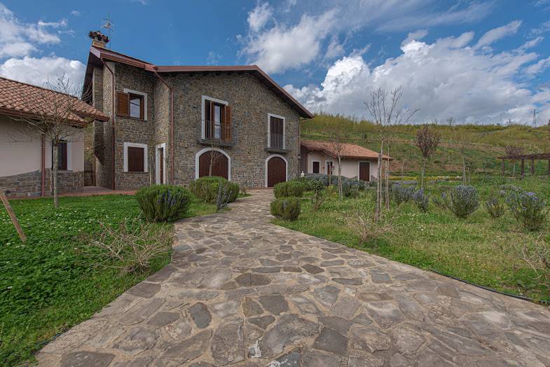 Regenerative Bamboo Retreat: Eco-Estate in Cilento