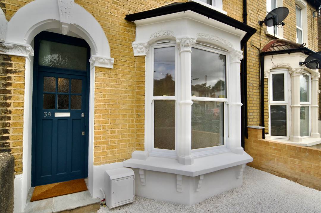 Refurbished Split Level Warner Flat | Chain Free