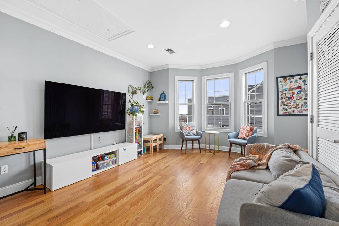 For Rent JC Heights- 2 Bedroom w/ Dedicated EV parking!