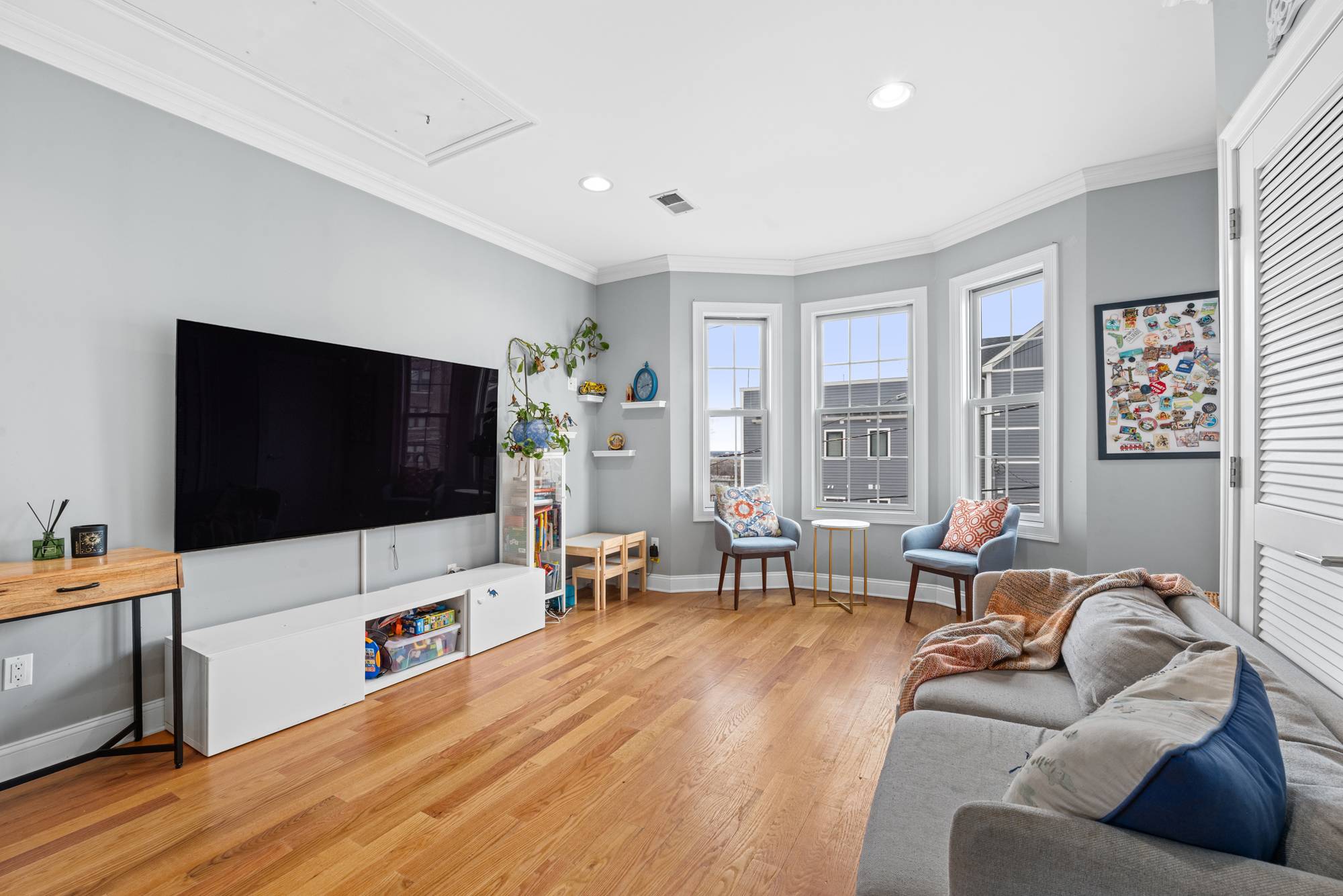 For Rent JC Heights- 2 Bedroom w/ Dedicated EV parking!