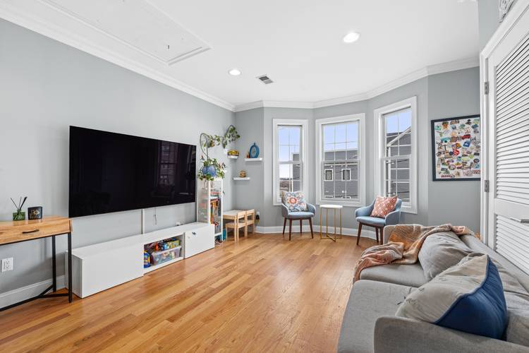 For Rent JC Heights- 2 Bedroom w/ Dedicated EV parking!