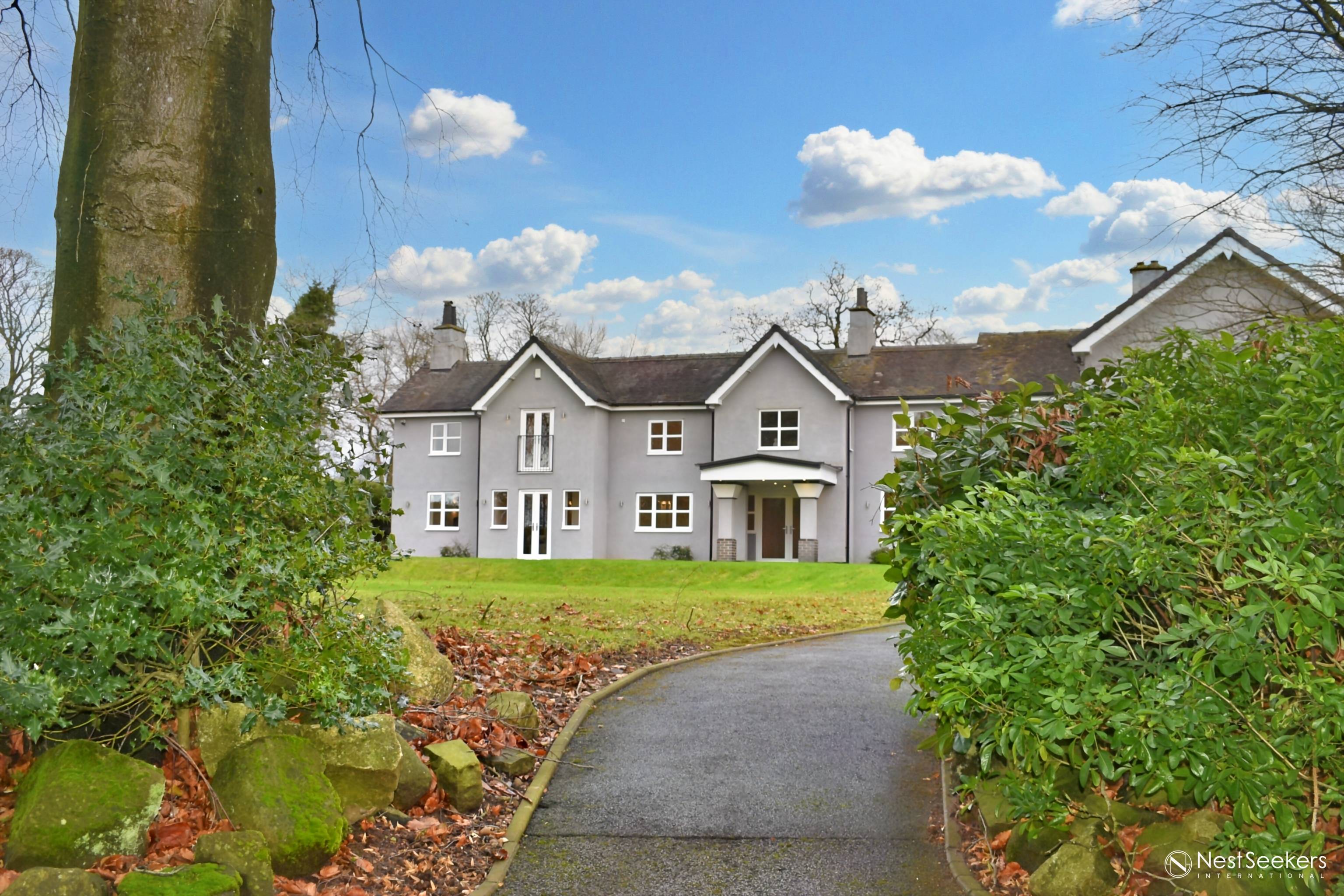 Stunning 6 bedroom 5 bathroom house set in around 1.4 acres