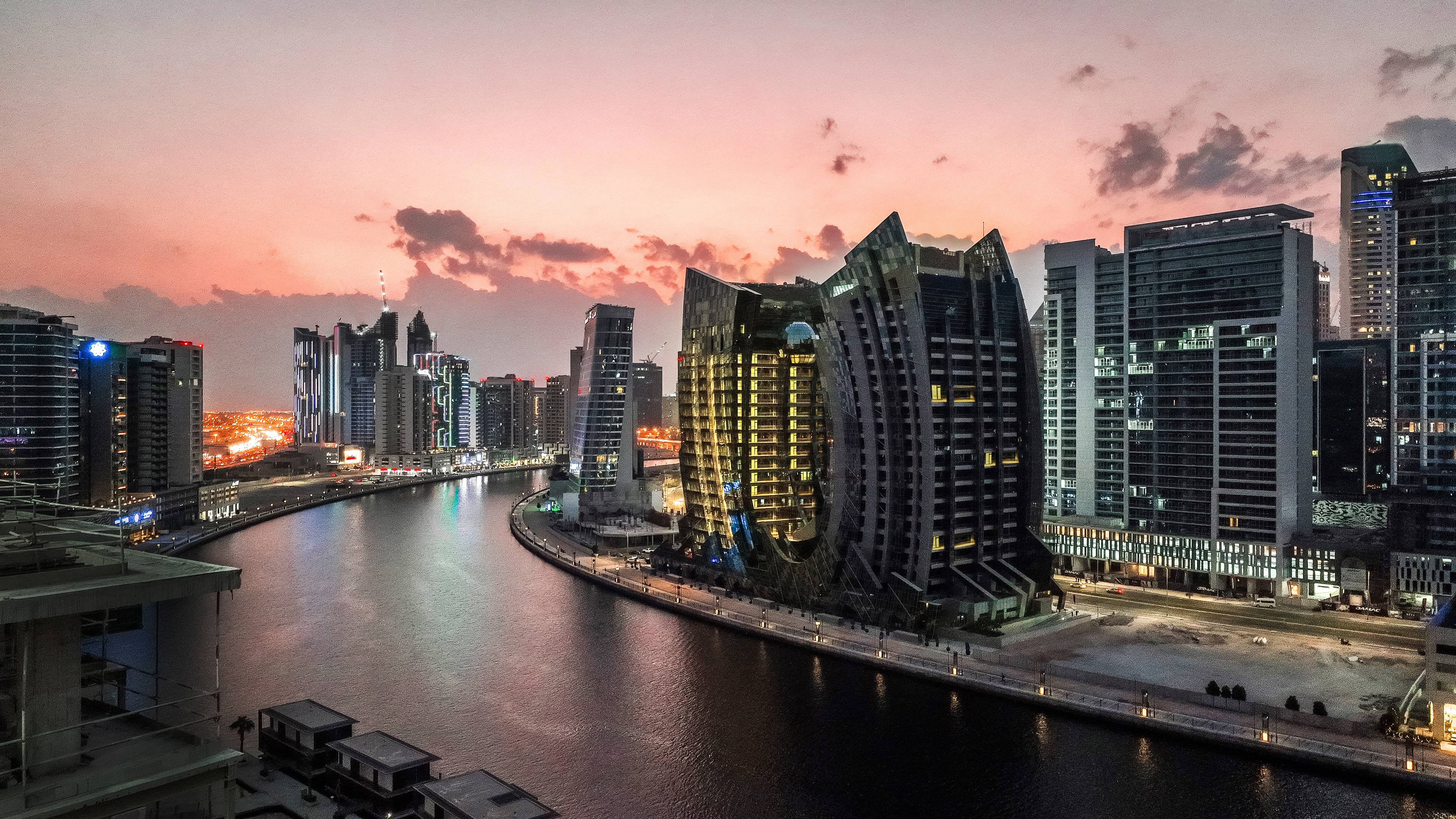 1 –2 – 3 and 4 Bedroom Apartments and 3 to 4 Bedroom Duplex Villas with private pool overlooking Dubai Canal