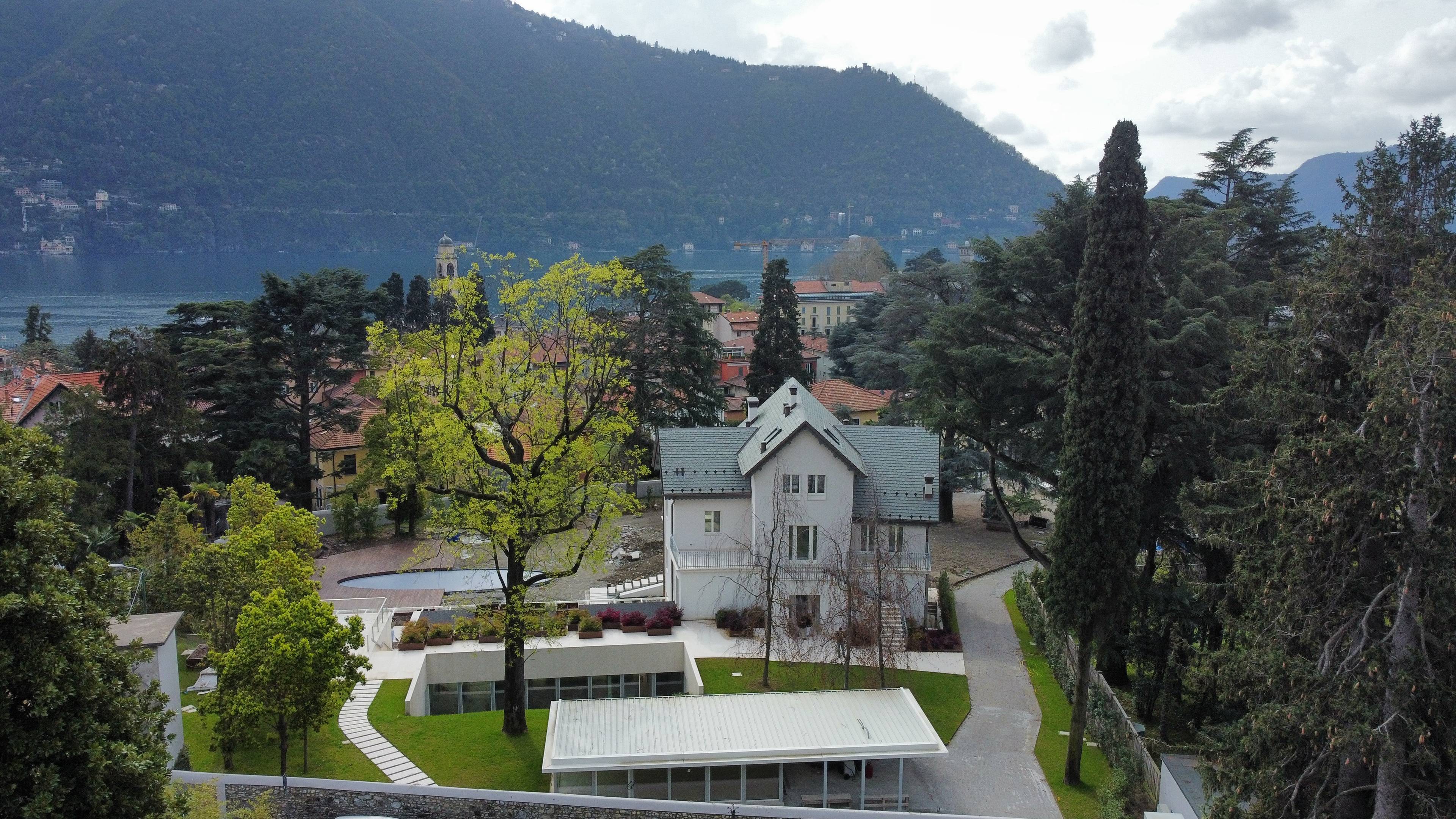 Cernobbio villa with greater park city center