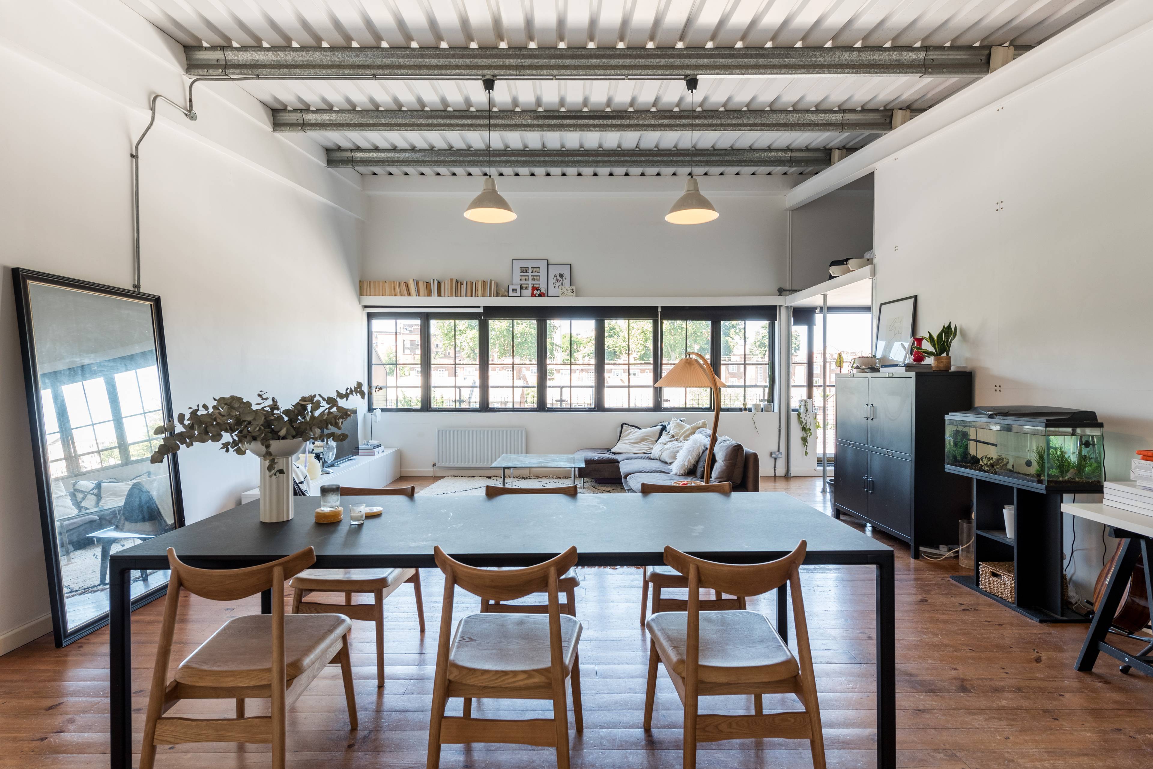 Top Floor Loft at Dehavilland Studios In East London With Terrace And Parking. Clapton, E5.