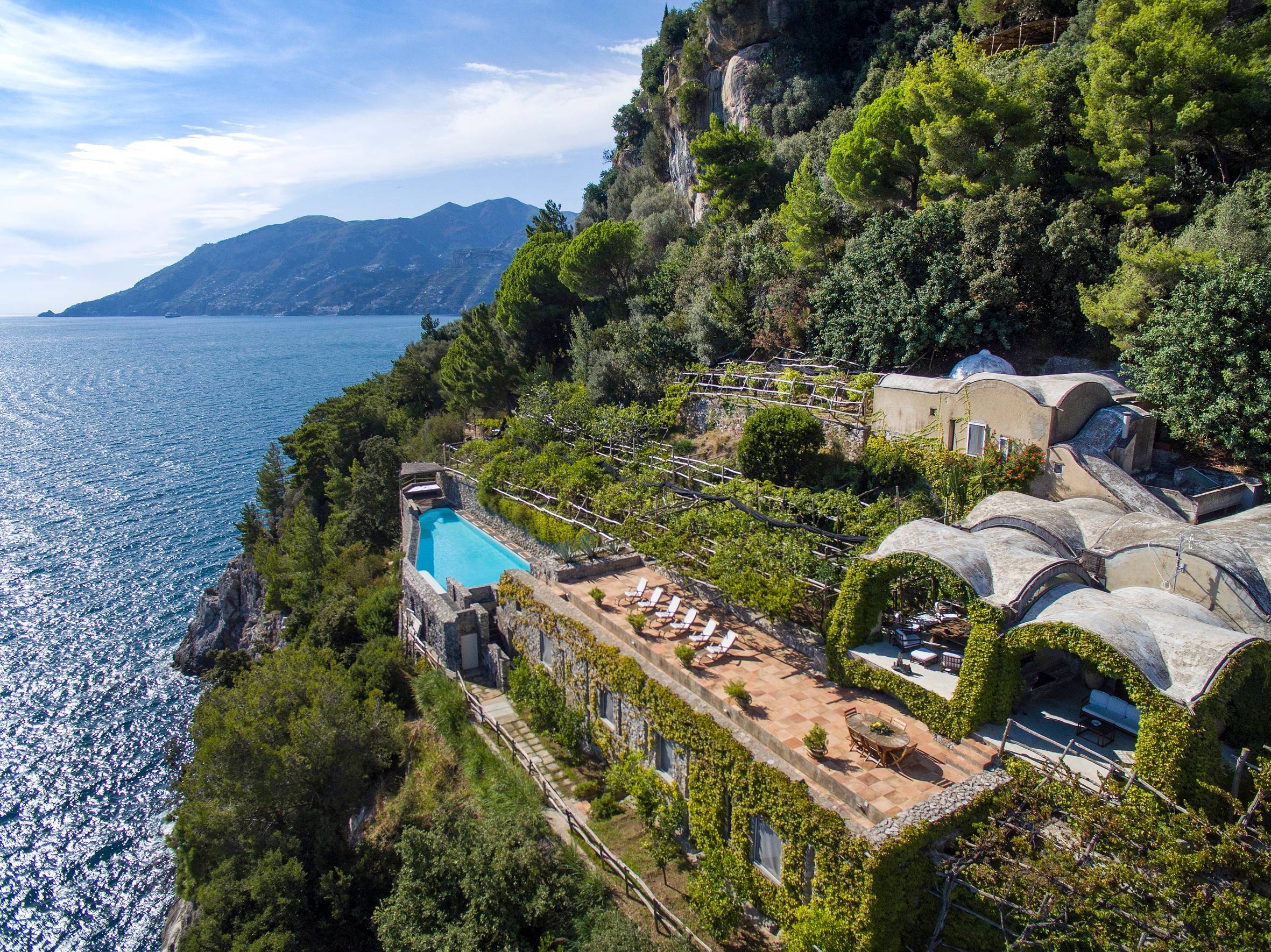 MAGNIFICENT VILLA IN THE HEART OF AMALFI COAST WITH SEA VIEW, DIRECT ACCESS TO THE SEA