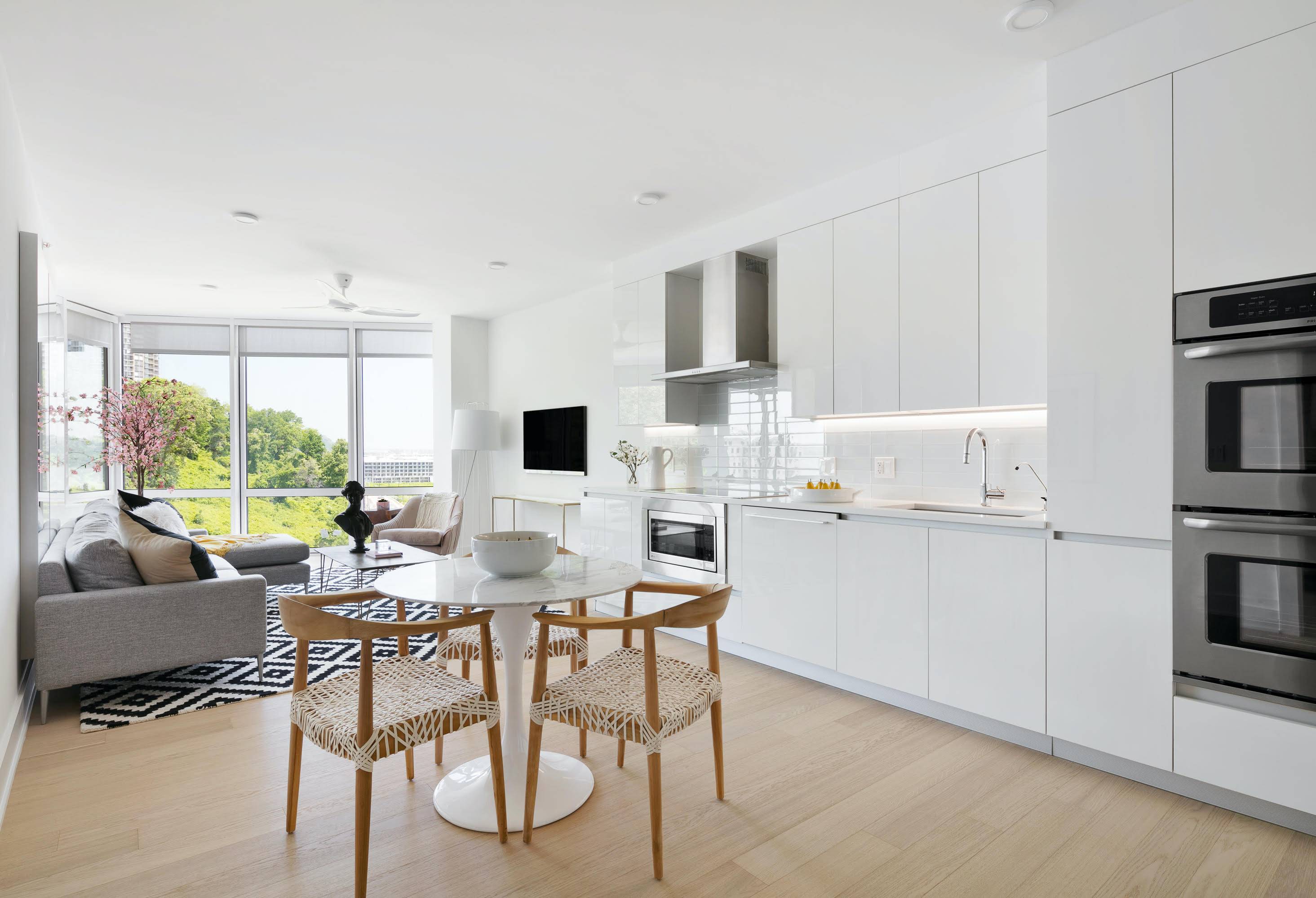 Stunning 1700 sq ft - 3 Bedroom | 2.5 Bathroom Apartment