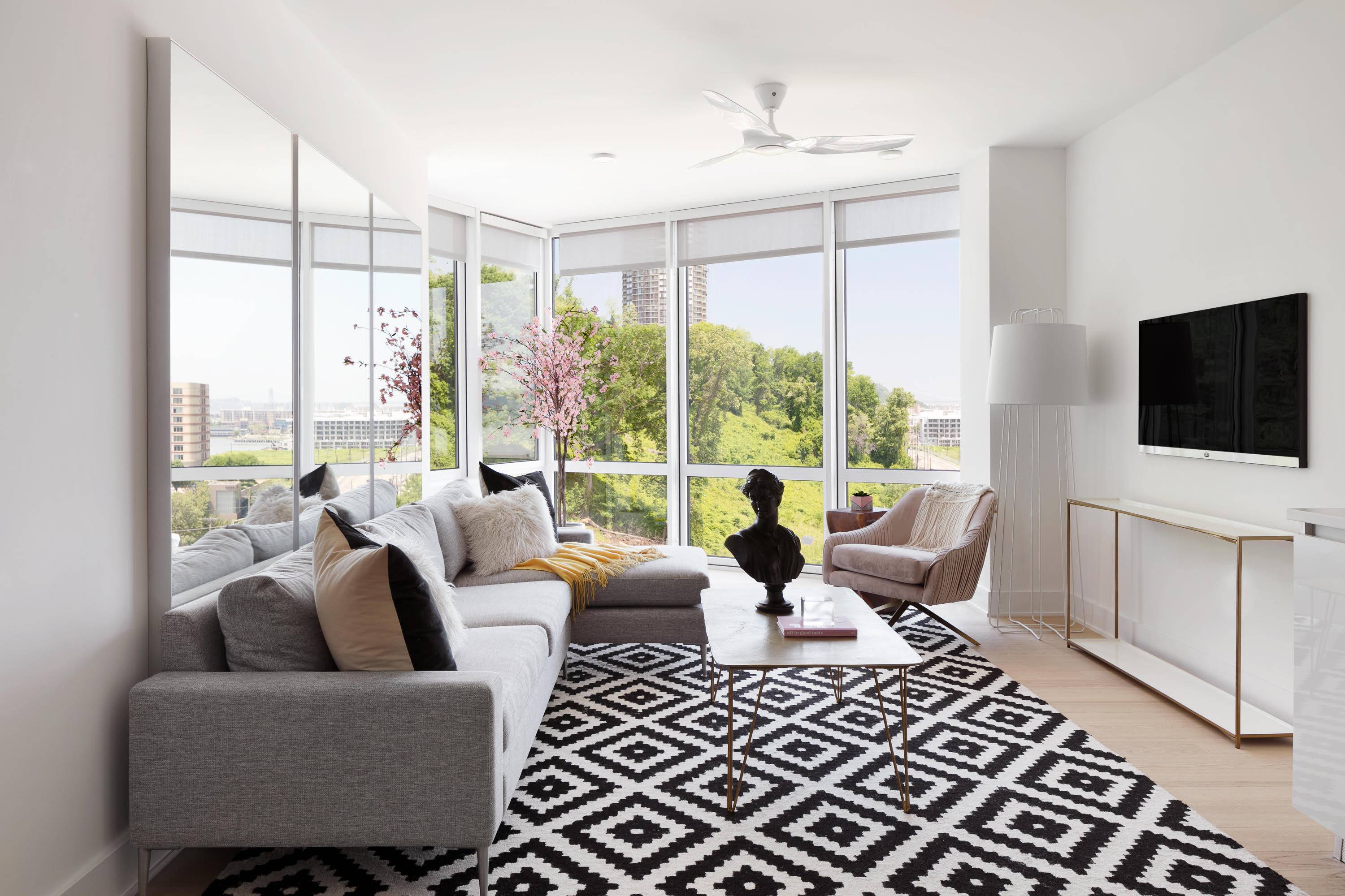 2 Bedroom | 2 Full Bathrooms - NYC Skyline views!