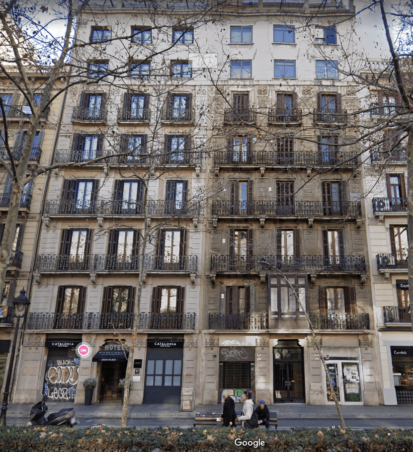 Barcelona Beckons! Beautifully Renovated Four Bedroom Apartment In Prime Area For Sale!