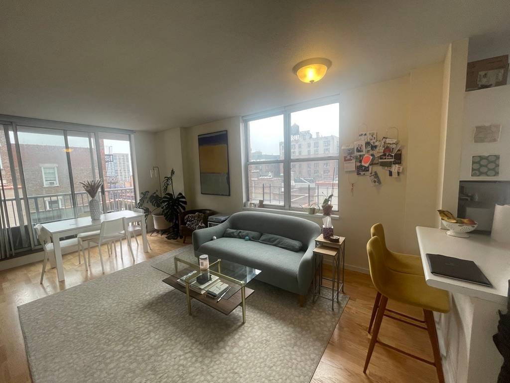 Sunny 1BR Corner Apt with Balcony in Morningside Heights
