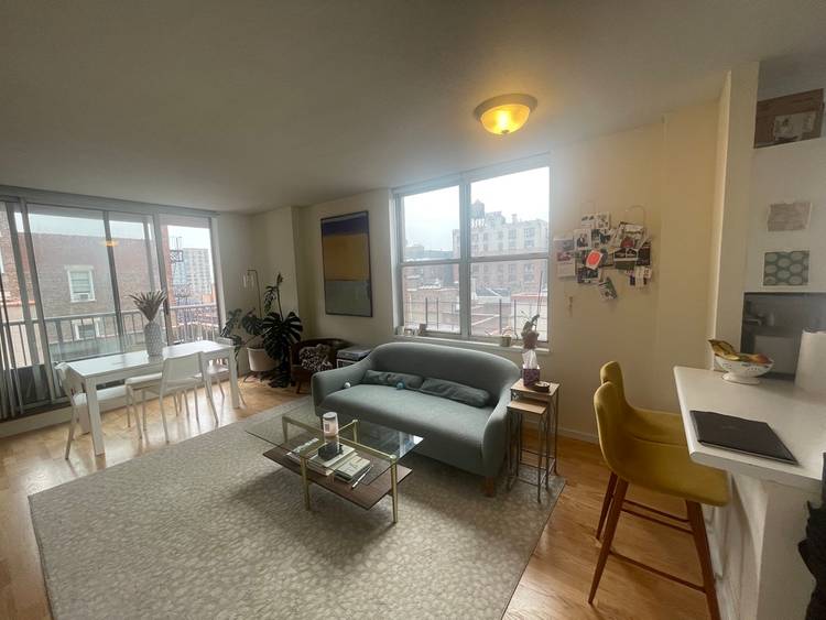 Sunny 1BR Corner Apt with Balcony in Morningside Heights