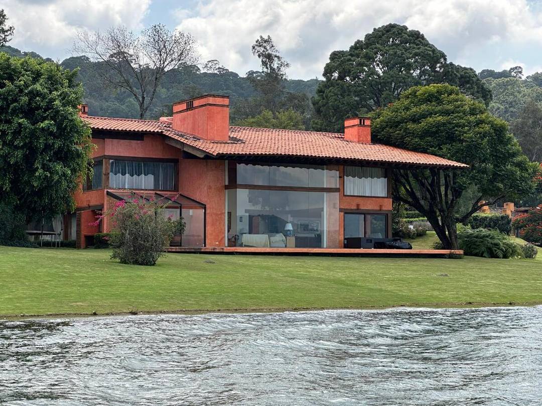 Lakefront Access Home in Avándaro, Valle de Bravo