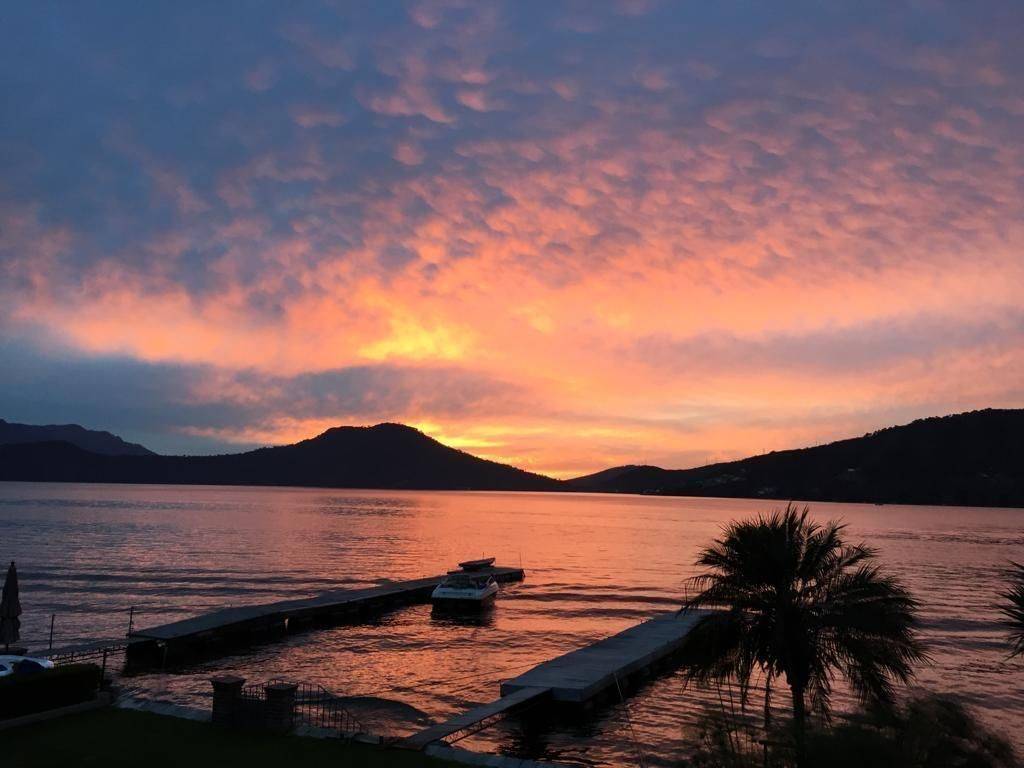 House in a gated community for sale with lake access in Valle de Bravo