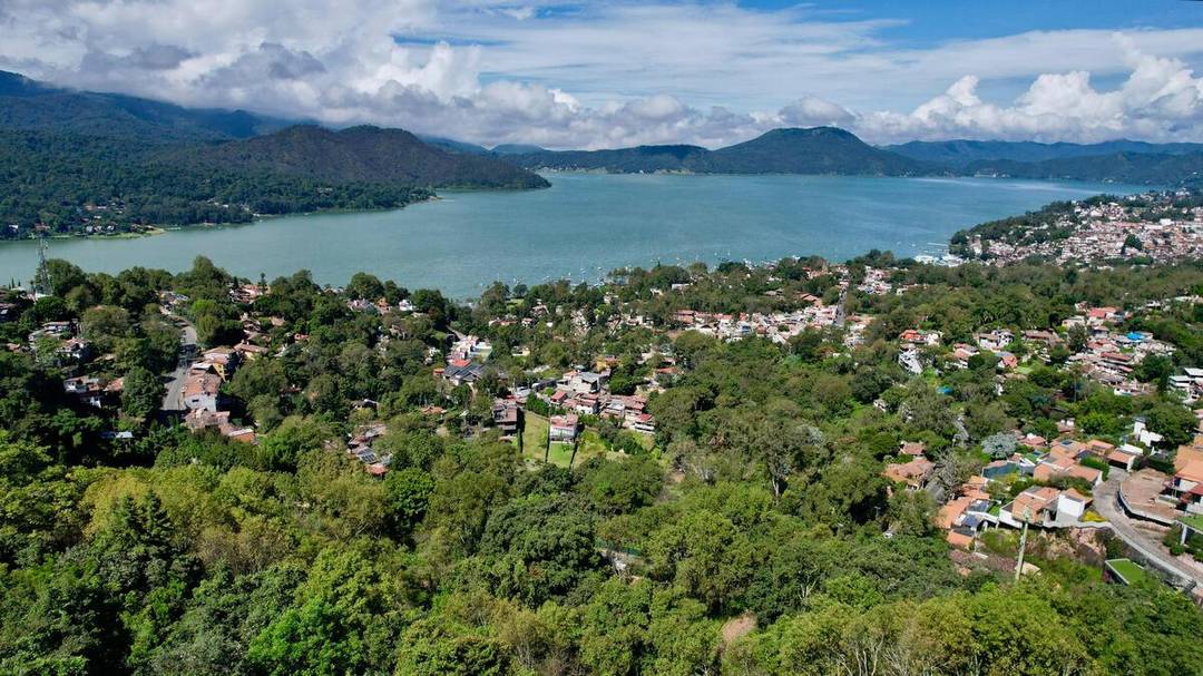 LAKEVIEW LOT FOR SALE IN VALLE DE BRAVO