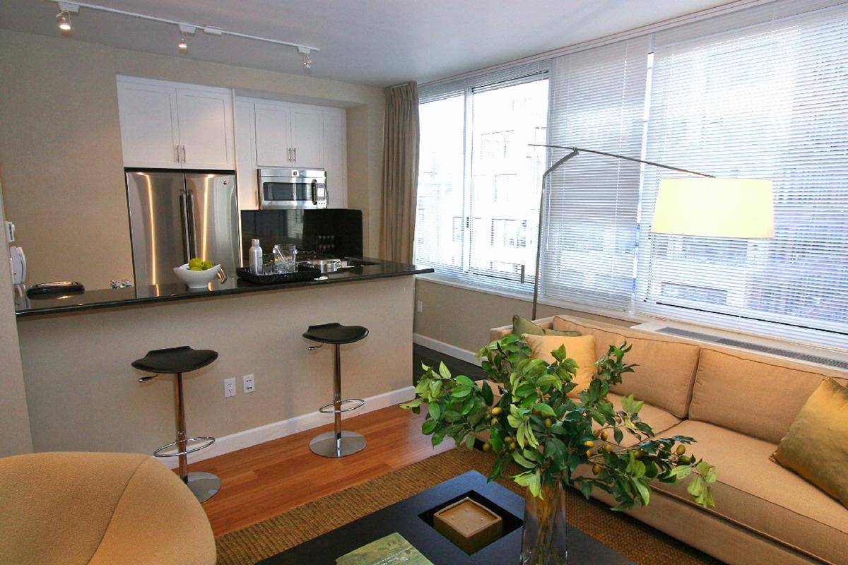 1 Bed/ 1 Bath in beautiful Emerald Green building (Garment District)