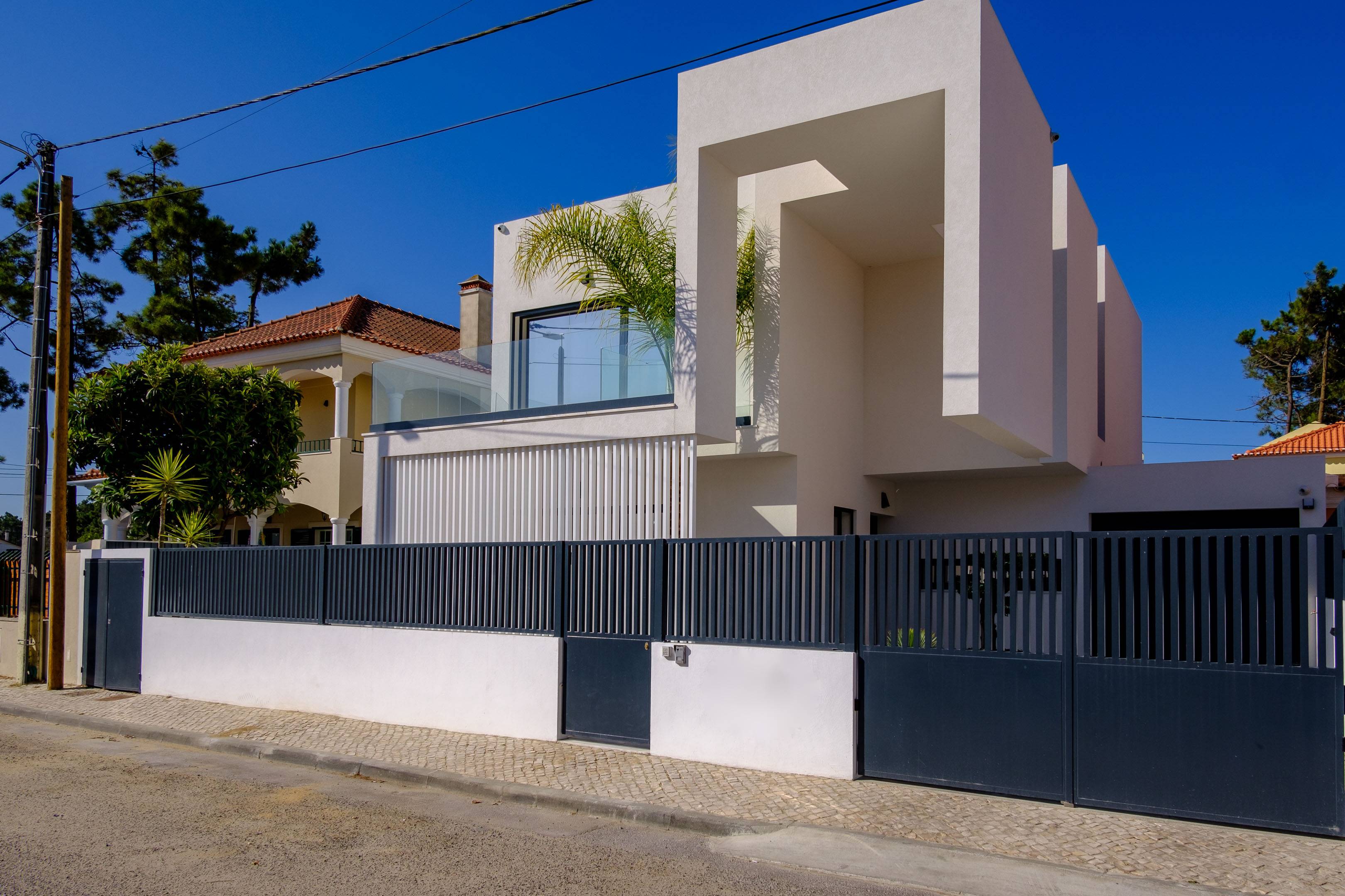 Luxury 4 Bedroom Villa for Sale in Aroeira