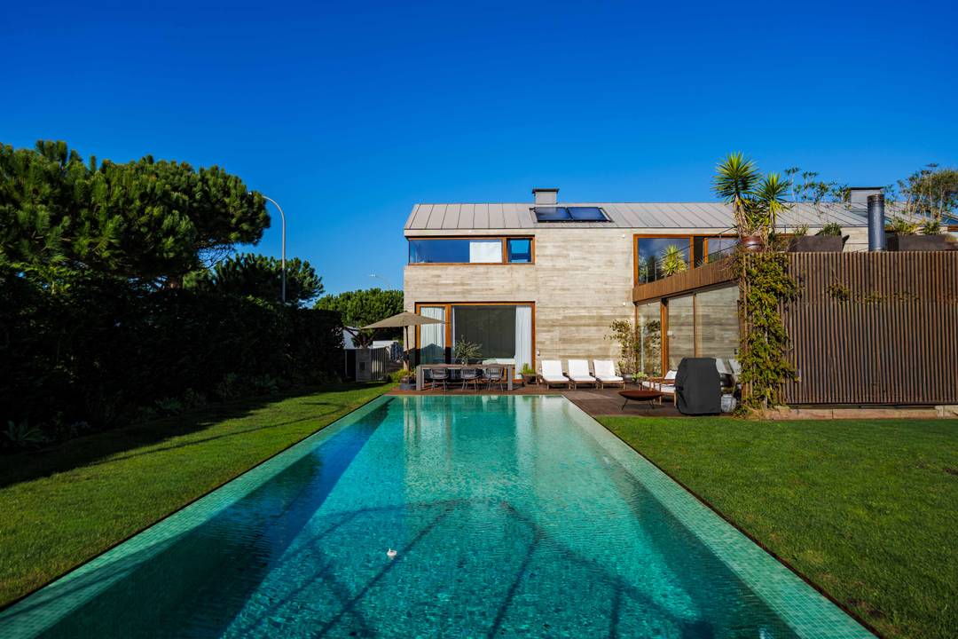 Contemporary T5 Villa with Sea Views – Signature Architecture by Frederico Valsassina | Praia Grande