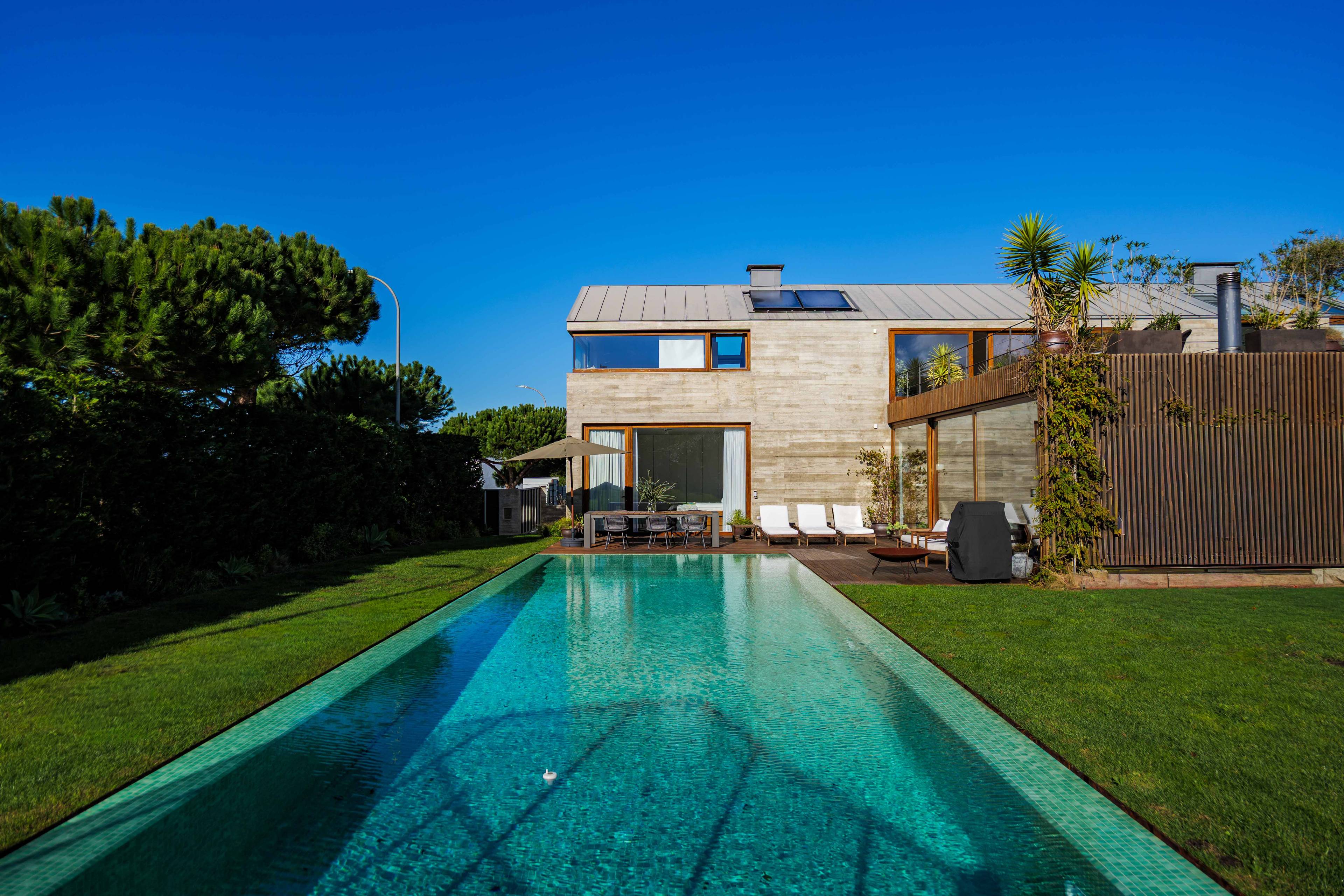 Contemporary T5 Villa with Sea Views – Signature Architecture by Frederico Valsassina | Praia Grande