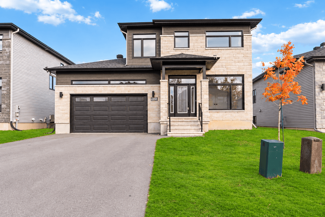 4 Bedroom Home Situated on an Upgraded Lot In Family Friendly Neighbourhood