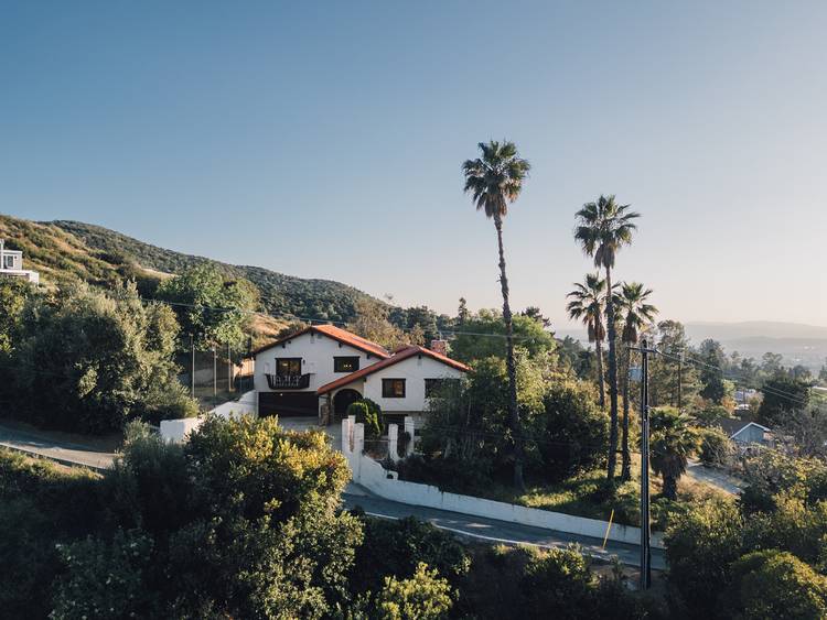 Fully Furnished 5BR Retreat with Panoramic Mountain Views