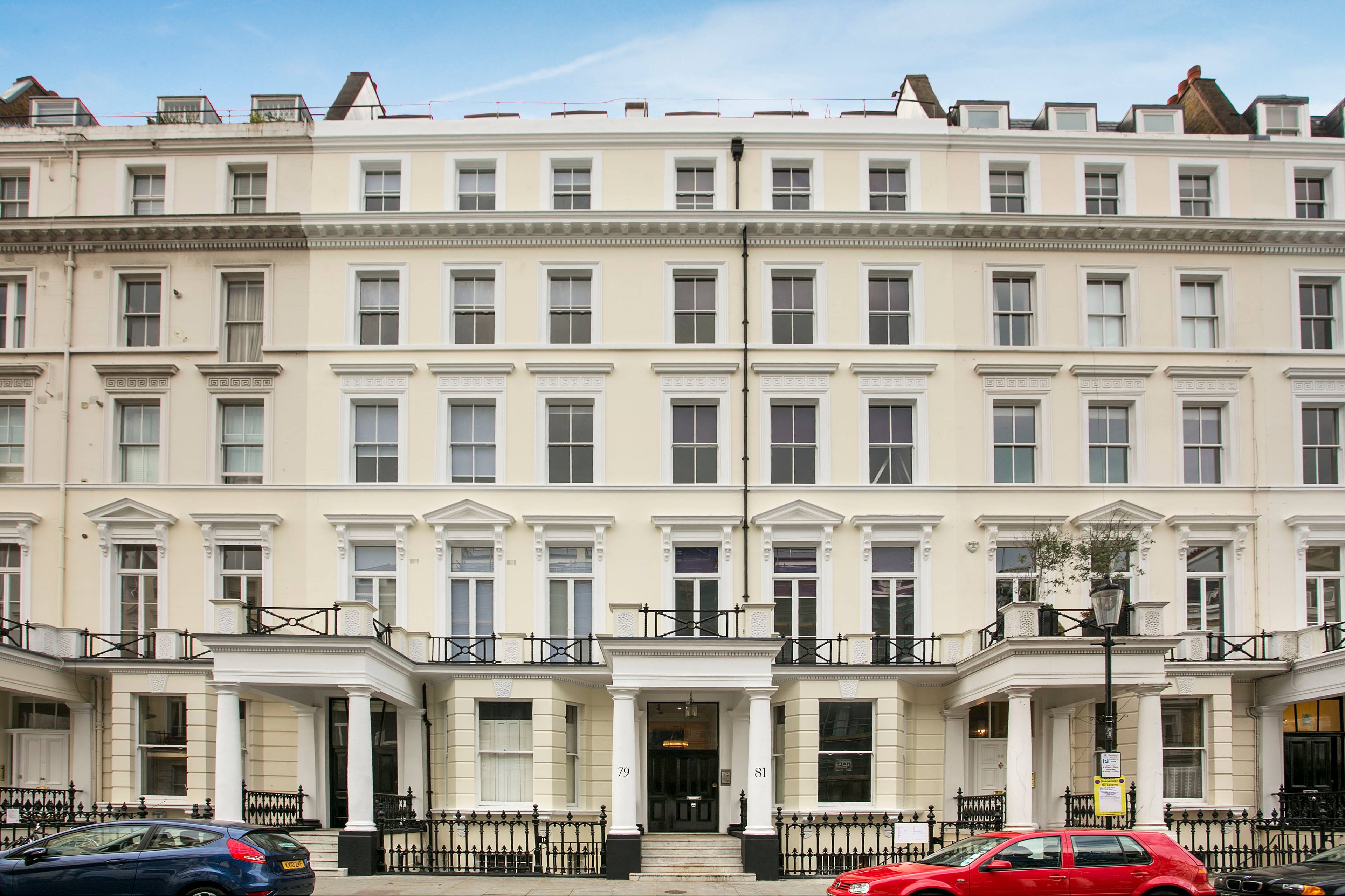 Stunning, Two Bedroom Apartment Overlooking Lexington Gardens, Kensington