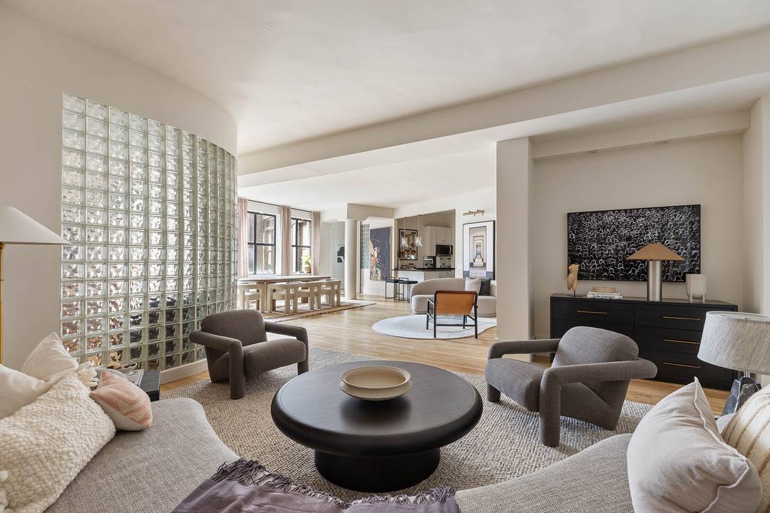 260 WEST BROADWAY | TWO BEDROOM CHIC PERFECTION