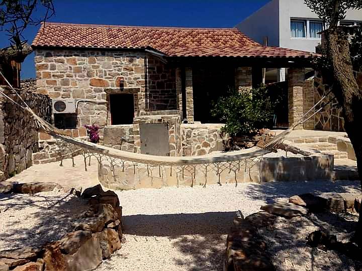 ISLAND DRVENIK MALI - TRADITIONAL DALMATIAN HOUSE