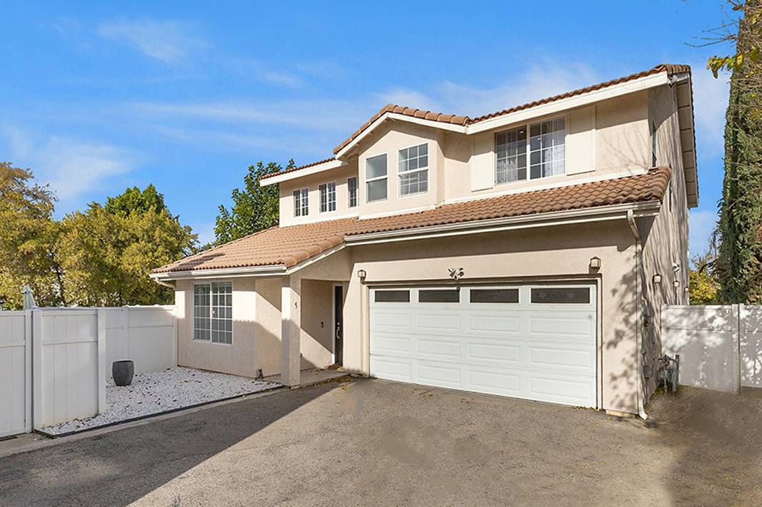 A Stunning House in prime location in Northridge for Rent