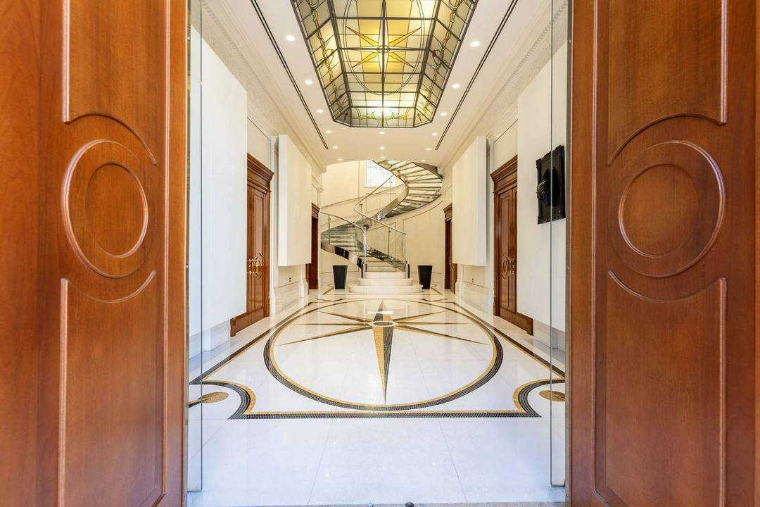 Charming and renovated historical palace in Rome