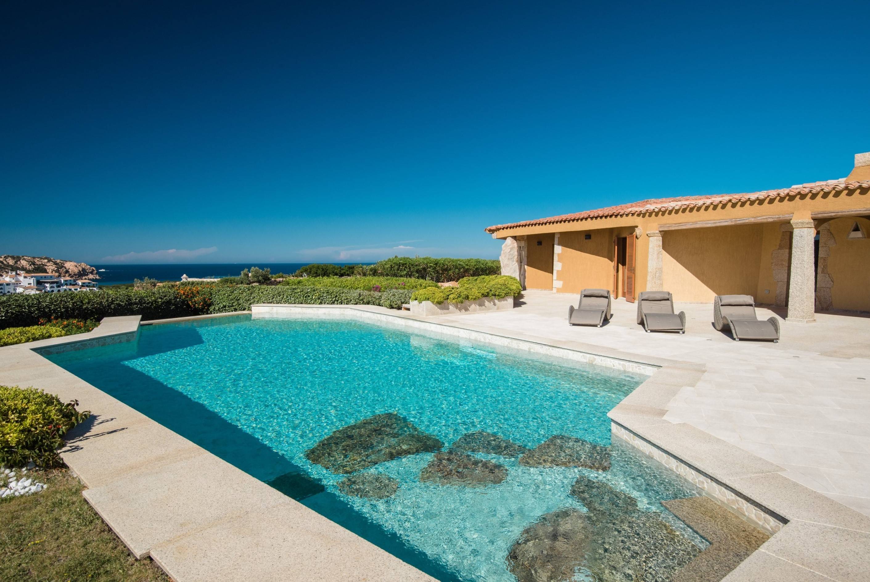BEAUTIFUL VILLA IN THE PRESTIGIOUS AREA OF ROMAZZINO