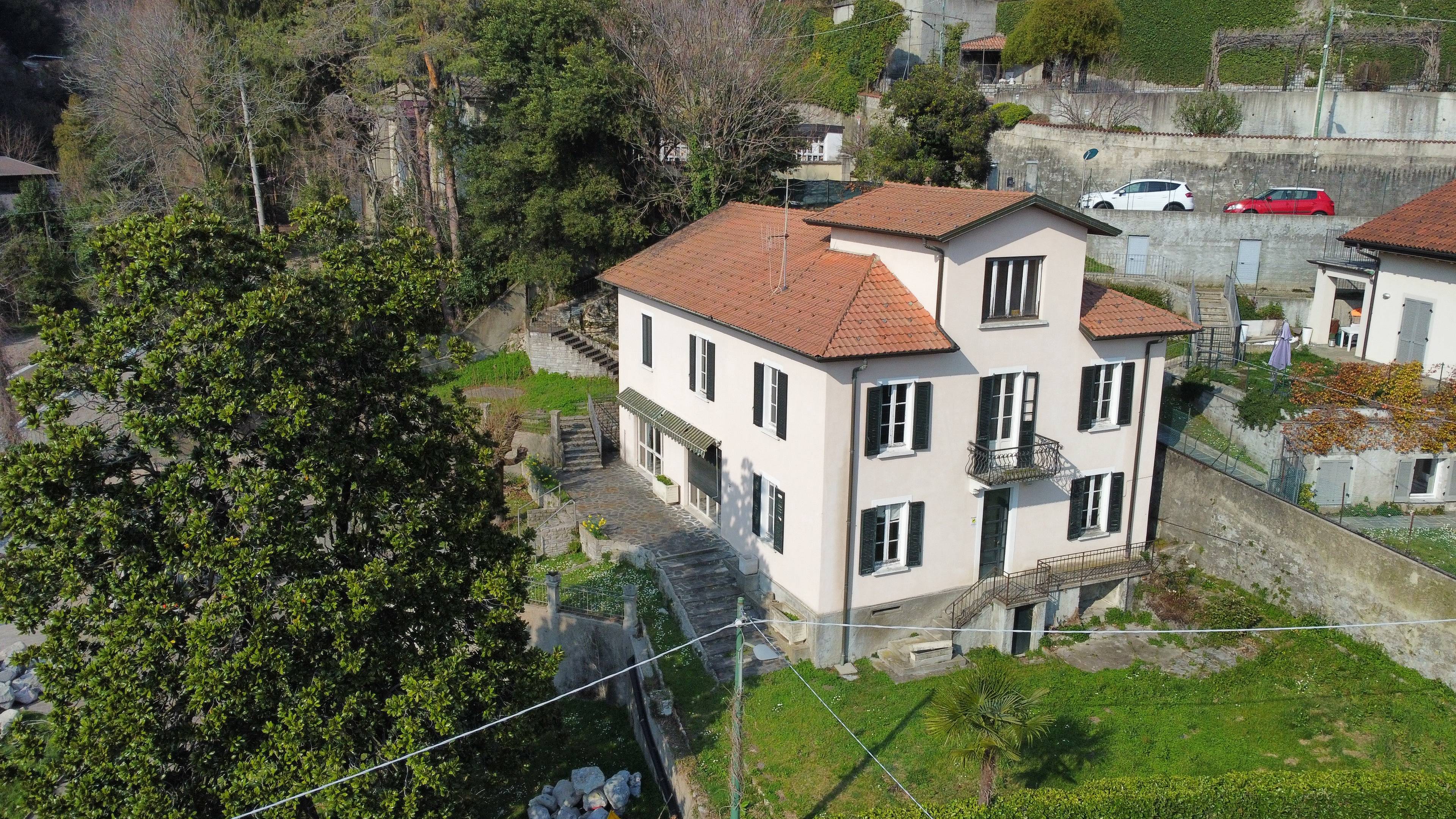 Cernobbio XX century villa