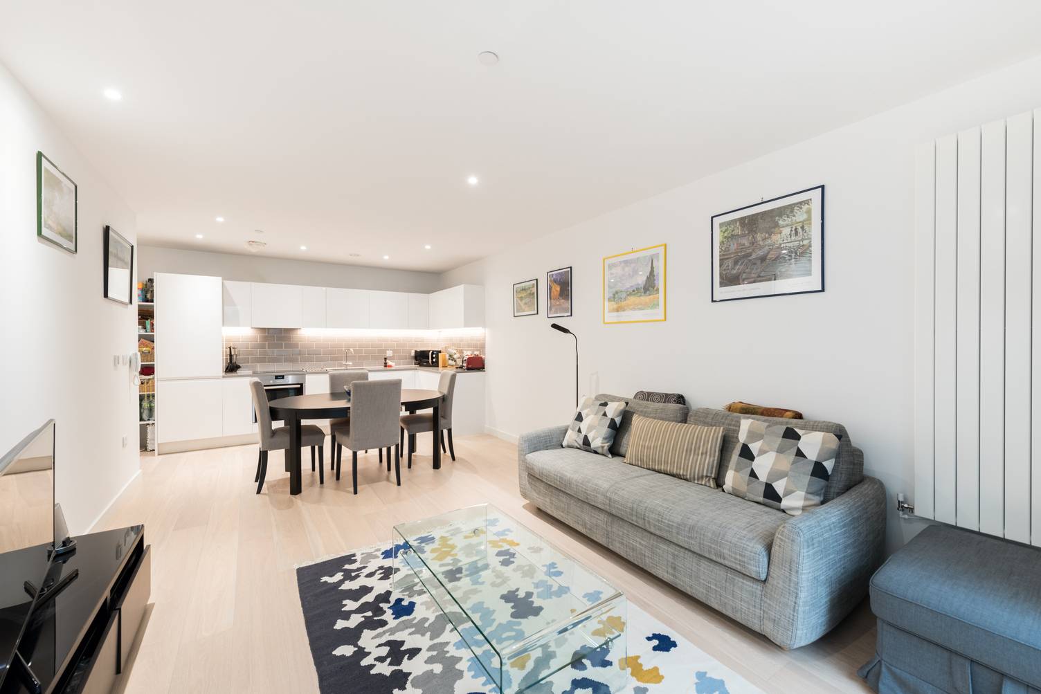 West Facing 5th Floor 2 Bedroom, 2 Bathroom Apartment w/Balcony