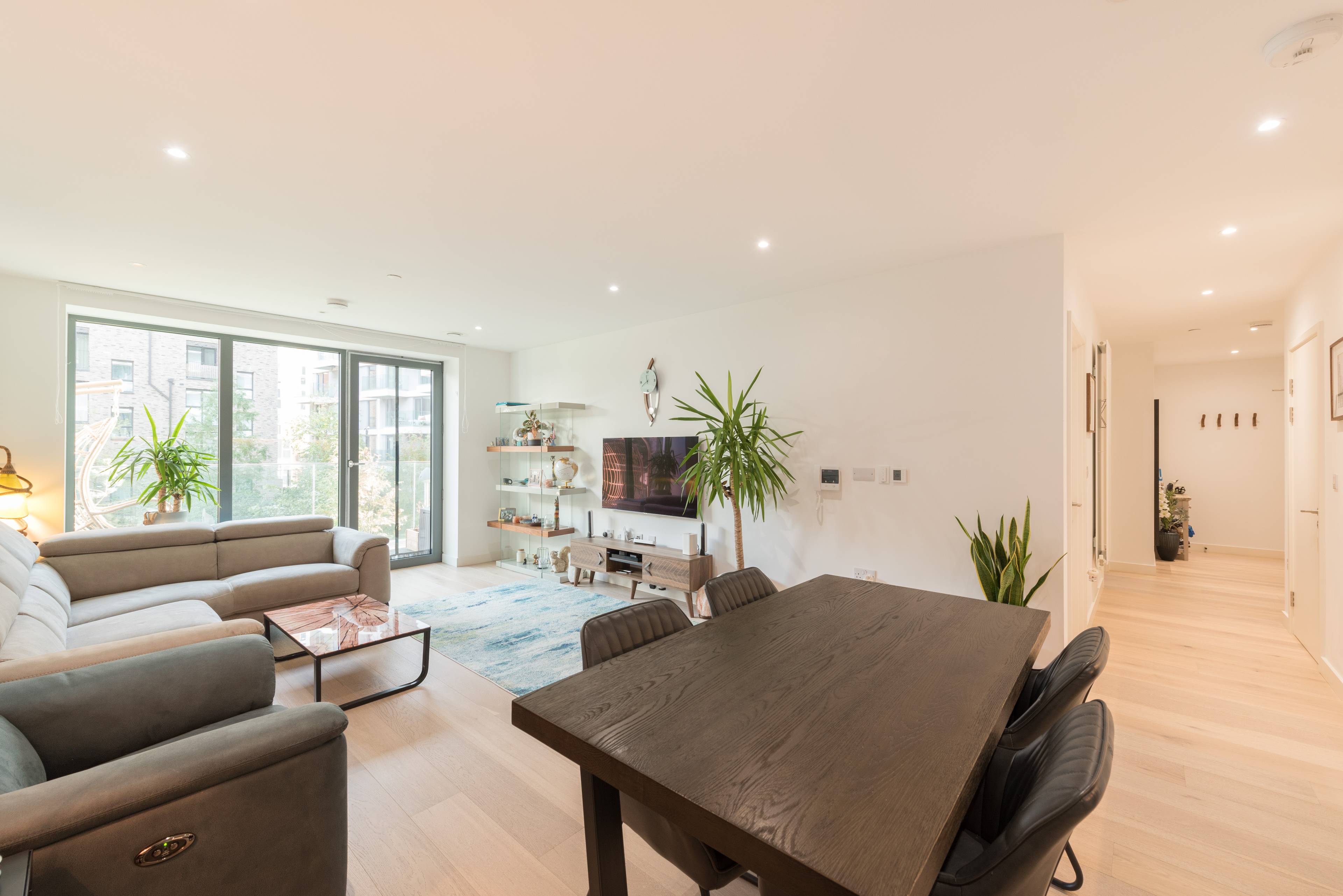 The Riverside community continues to thrive. Now, we invite you to be part of this successful environment through the opportunity to own this spacious two-bedroom, two-bathroom apartment ready to move in.